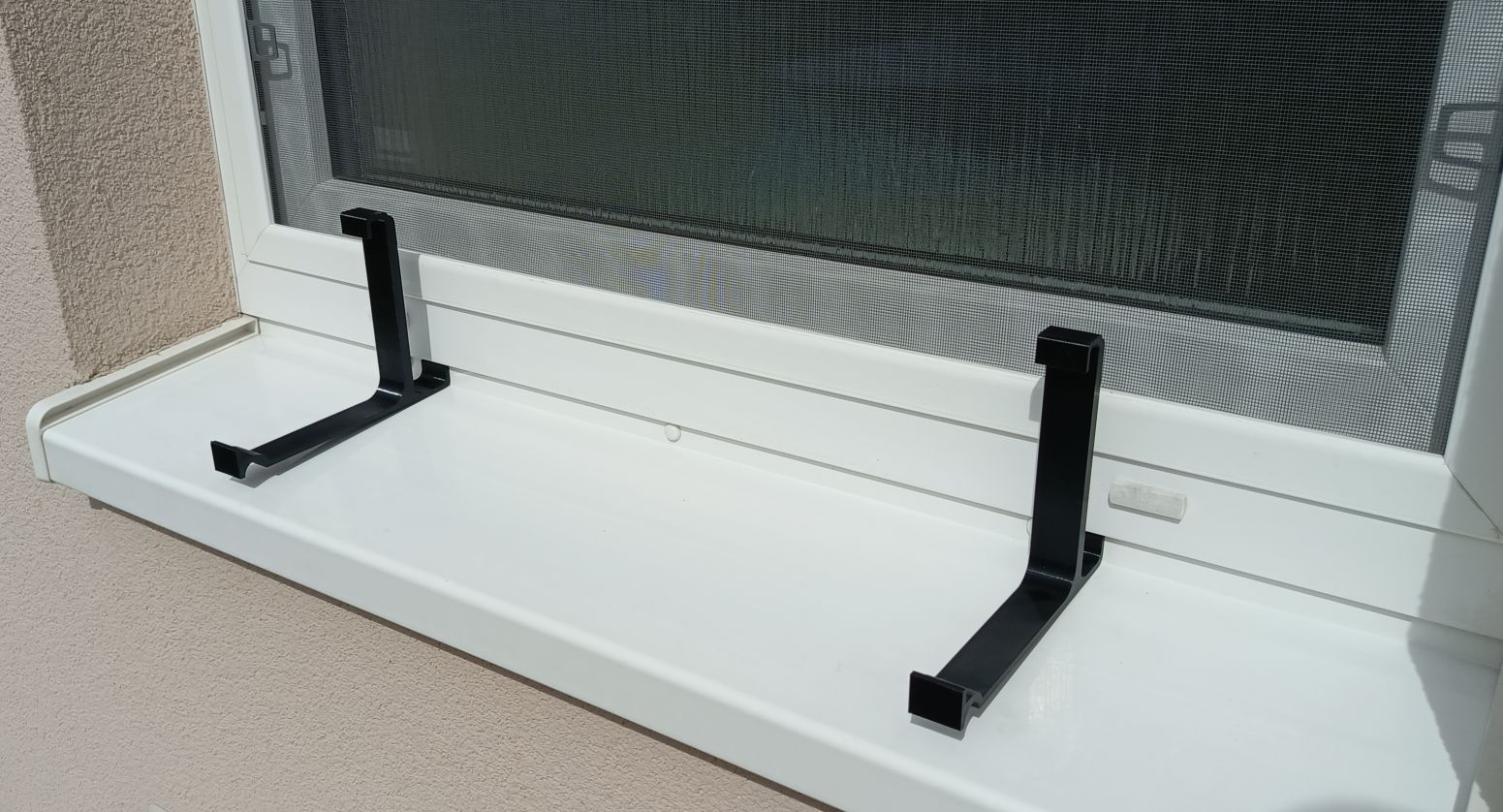 Flower box holder for plastic window - Držák truhlíku na plastové okno