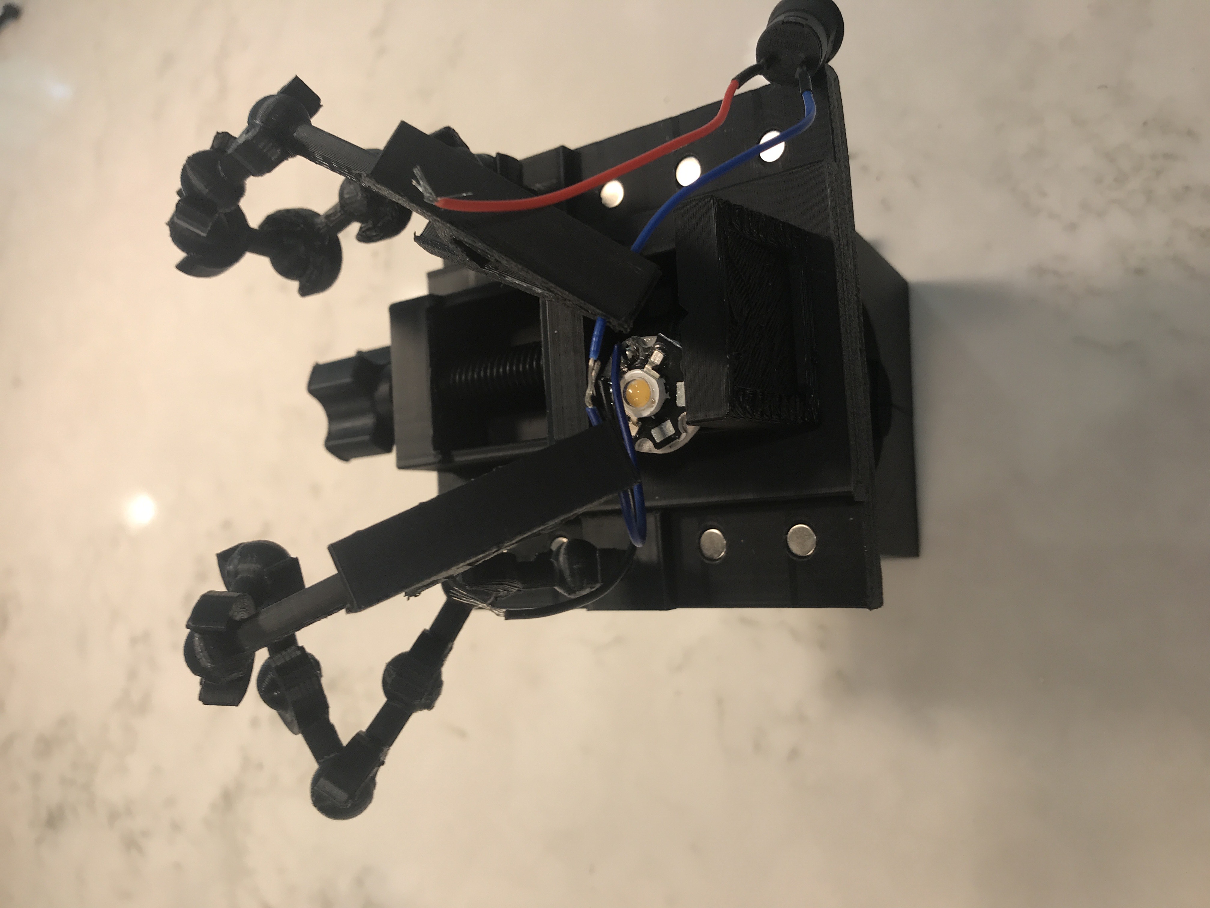 Adaptible ball vise table by xander .y Download free STL