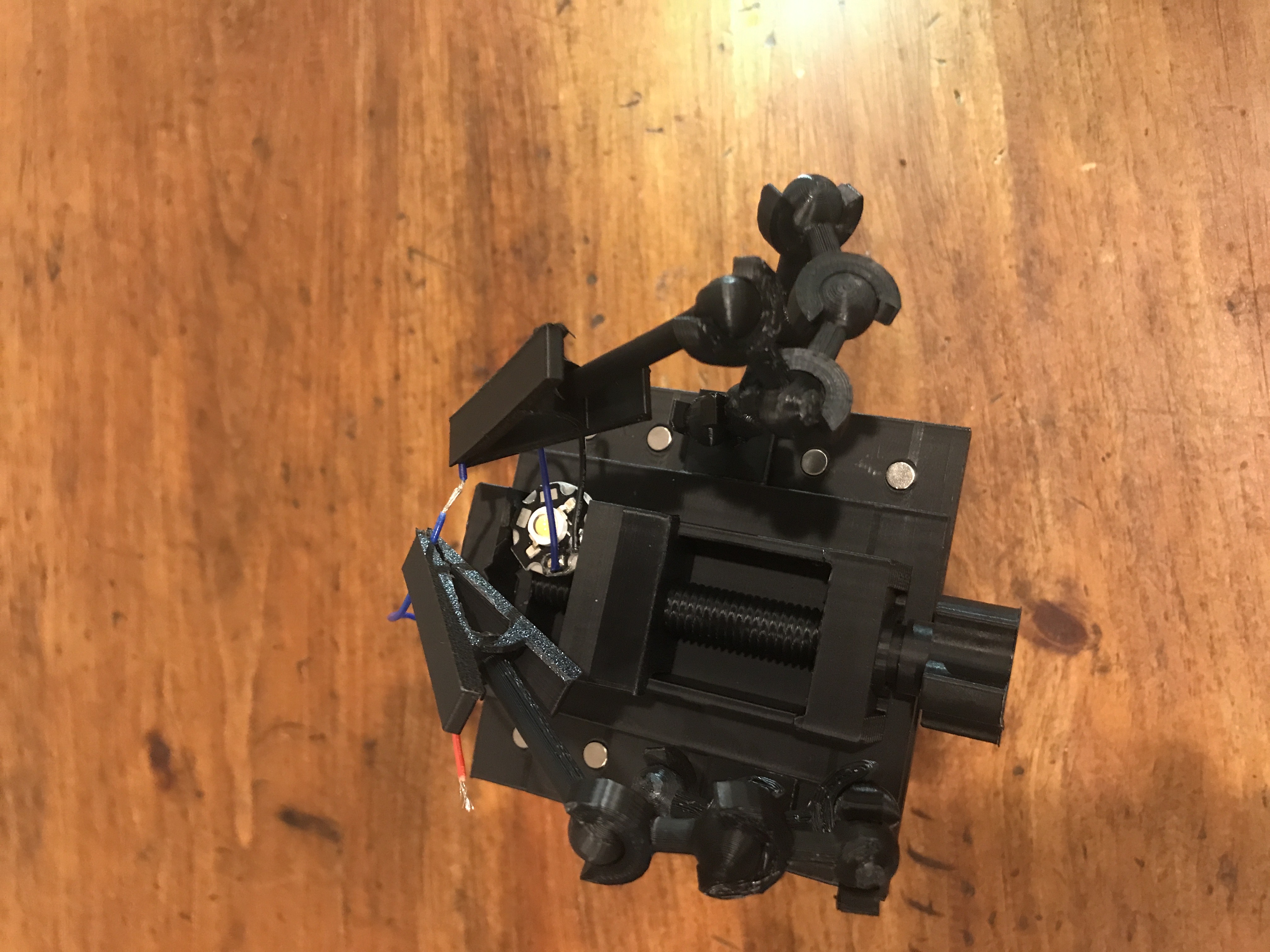 Adaptible ball vise table by xander .y Download free STL