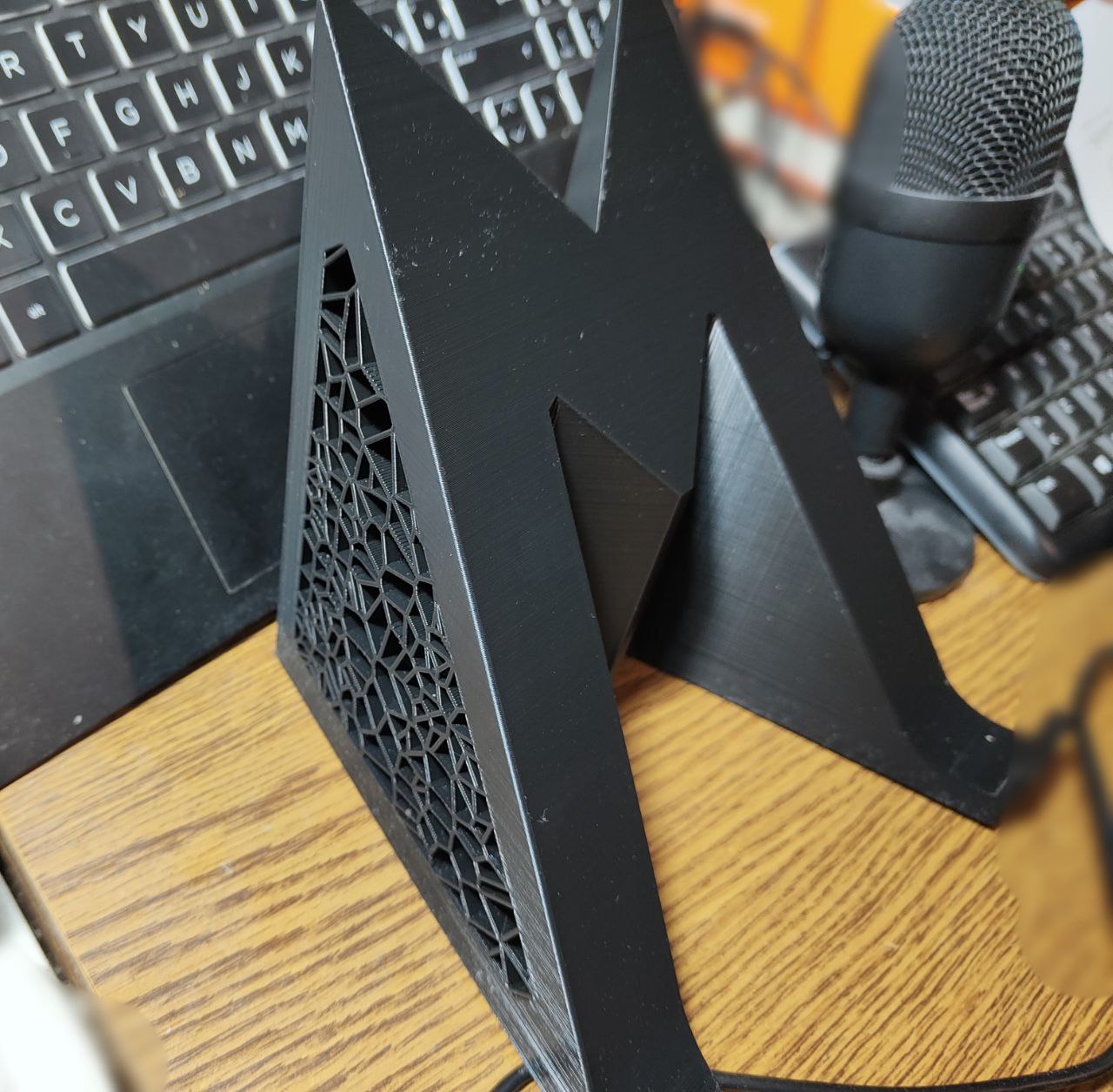 Steep angle laptop stand, riser, holder