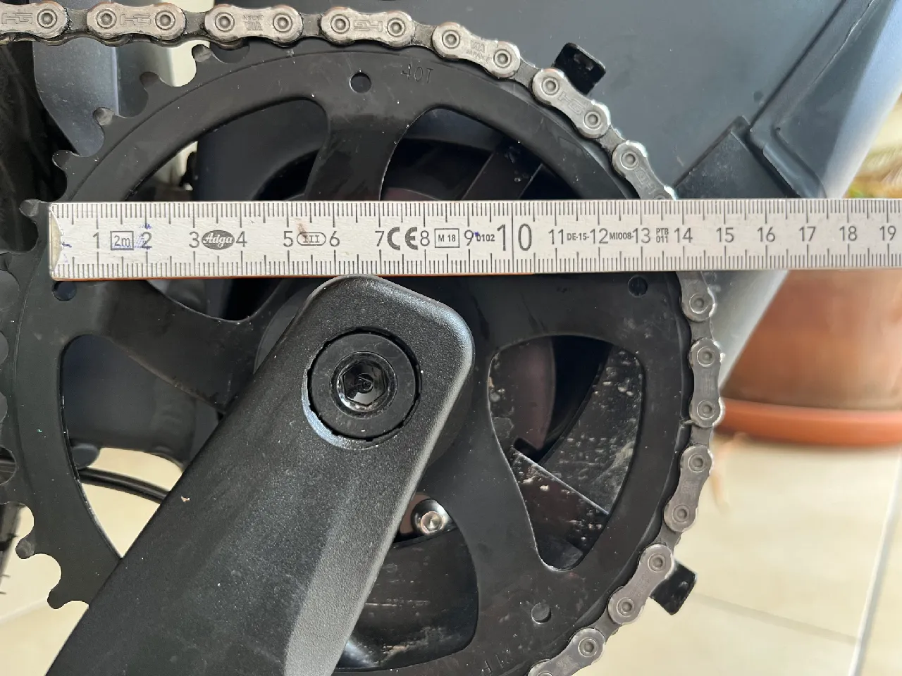 leichtester fahrradhelm CRNK Veloce  Aerodynamischer Fahrradhelm mit Belftung & leichtem Design   NooMii