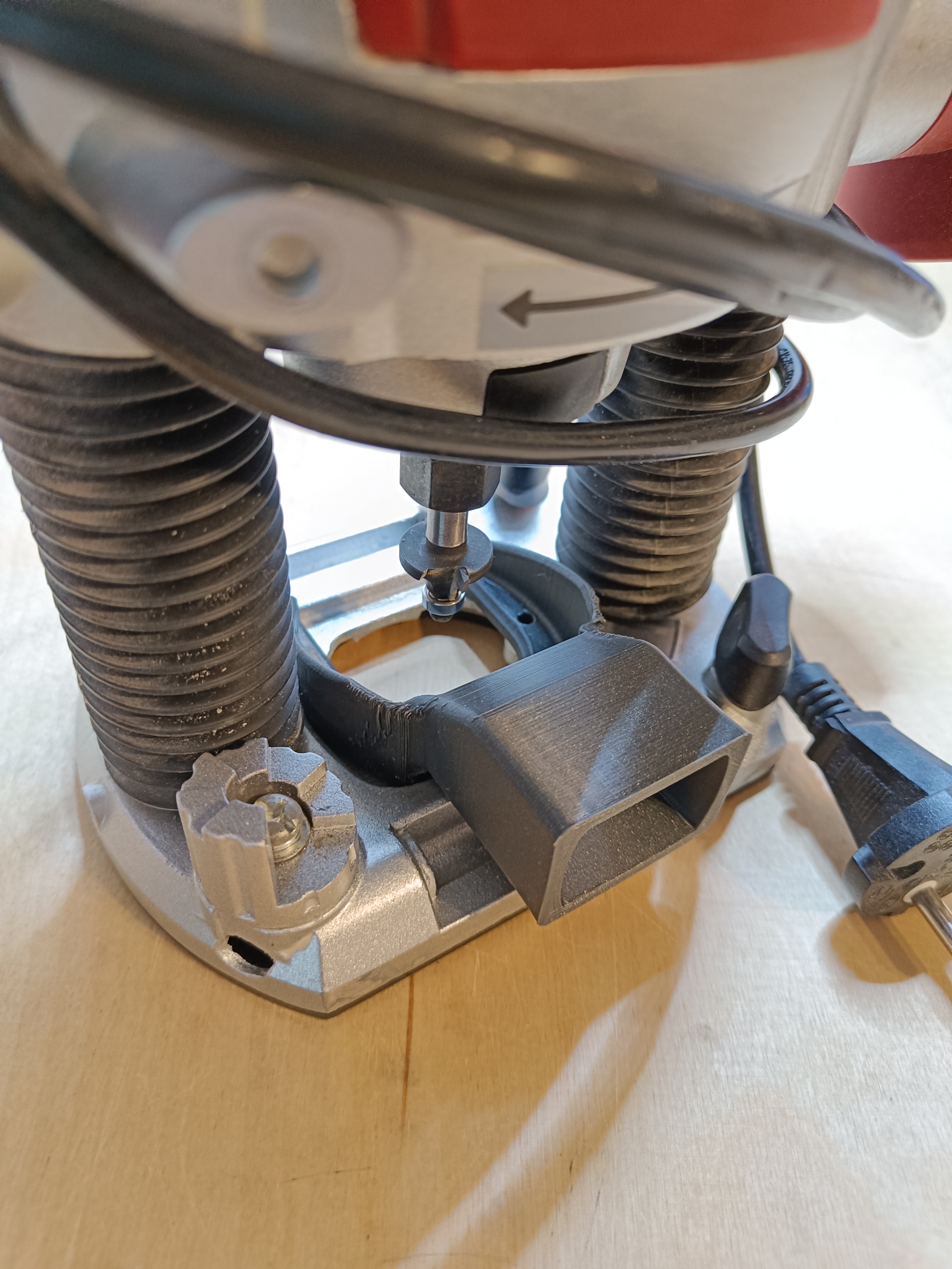 Dust extraction adapter for einhell router