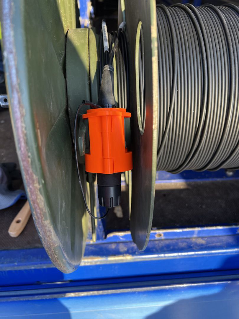 Mounting adapter Silifos fiber optic to old military cable drum (Fernfeldkabel)