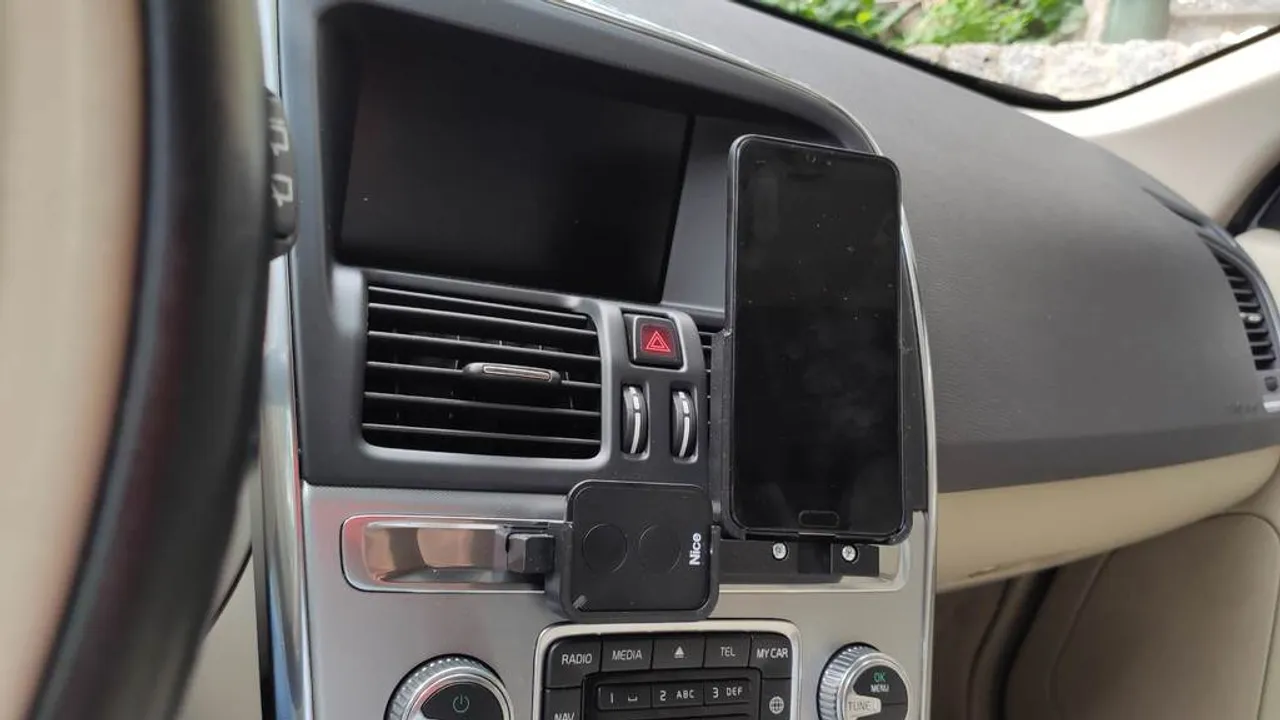 Phone holder outlet for volvo xc60