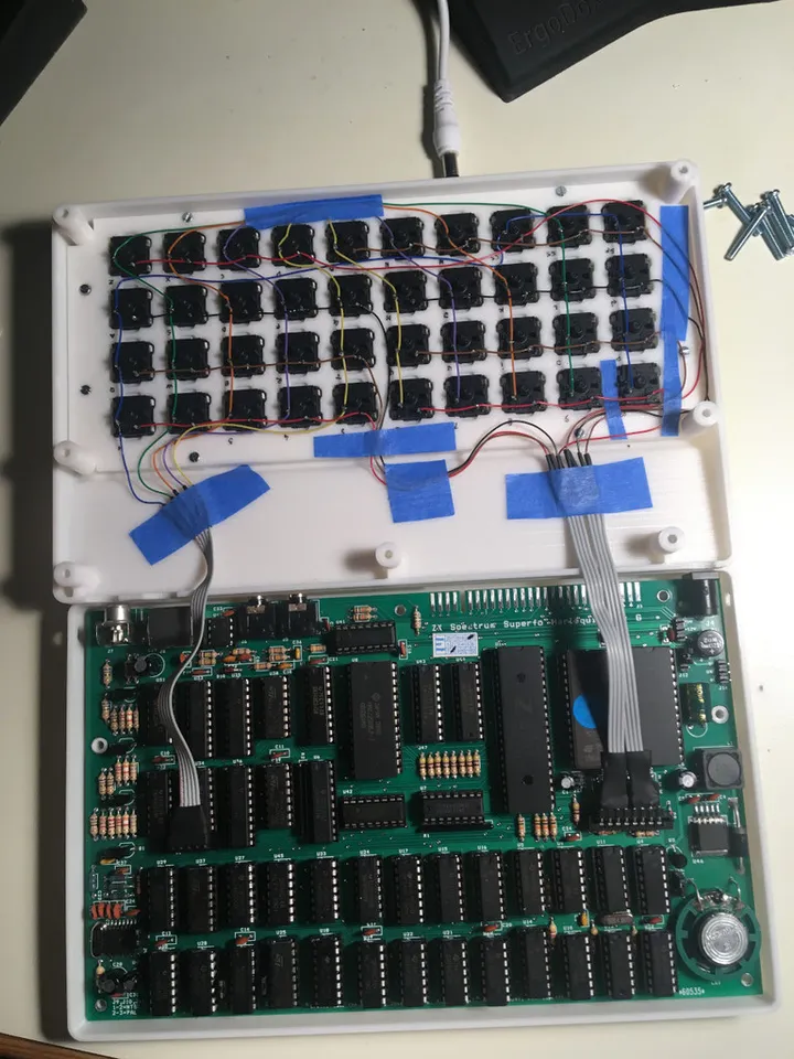 ZX-Spectrum 48k Harlequin : case + mecanical keyboard by 