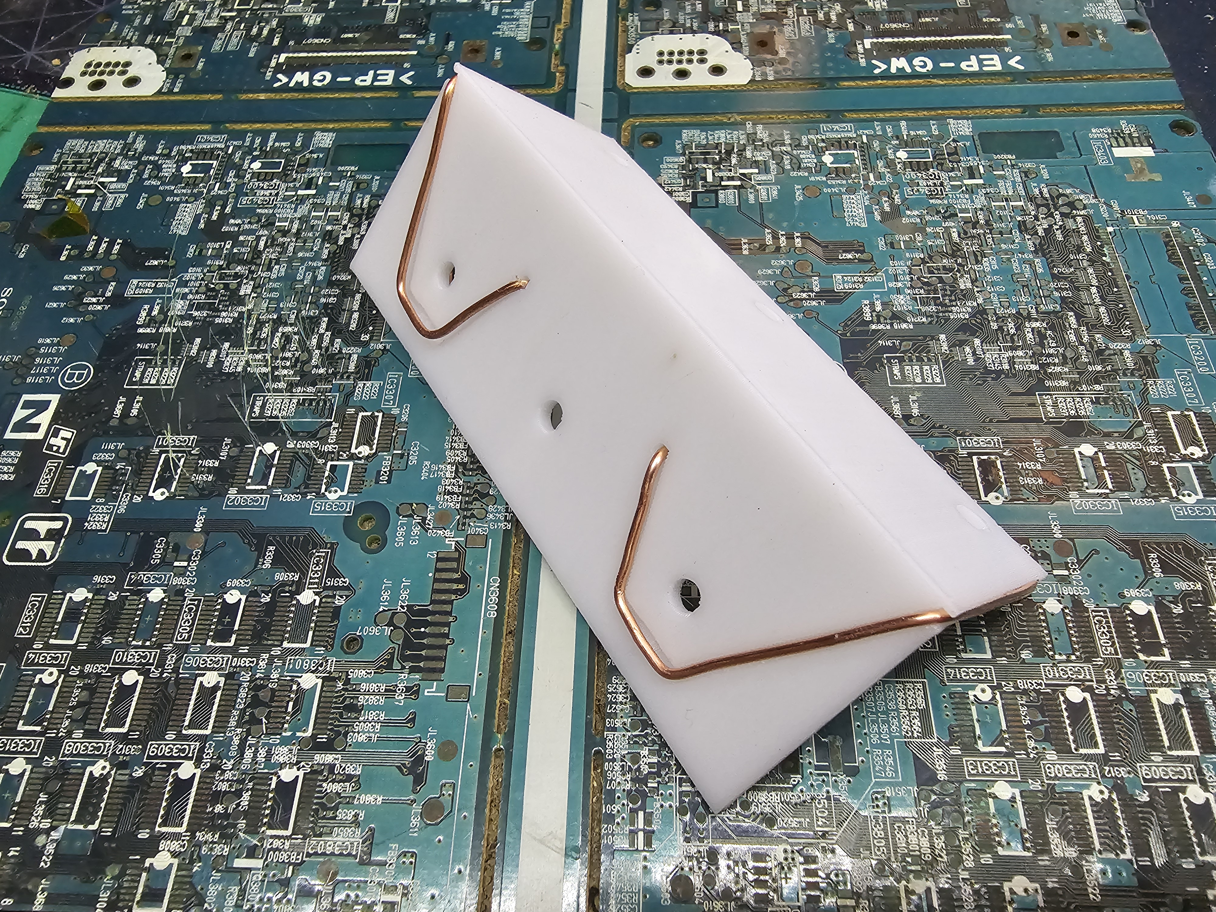 L bracket and backing cutout for the great Everlanders Starlink case