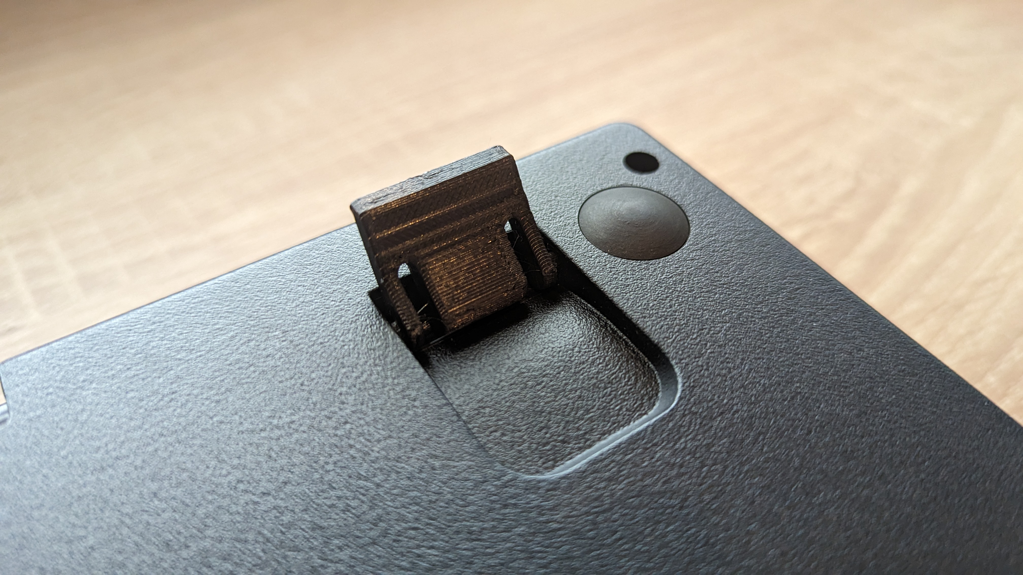 Keyboard foot / bracket leg (Corsair K57)