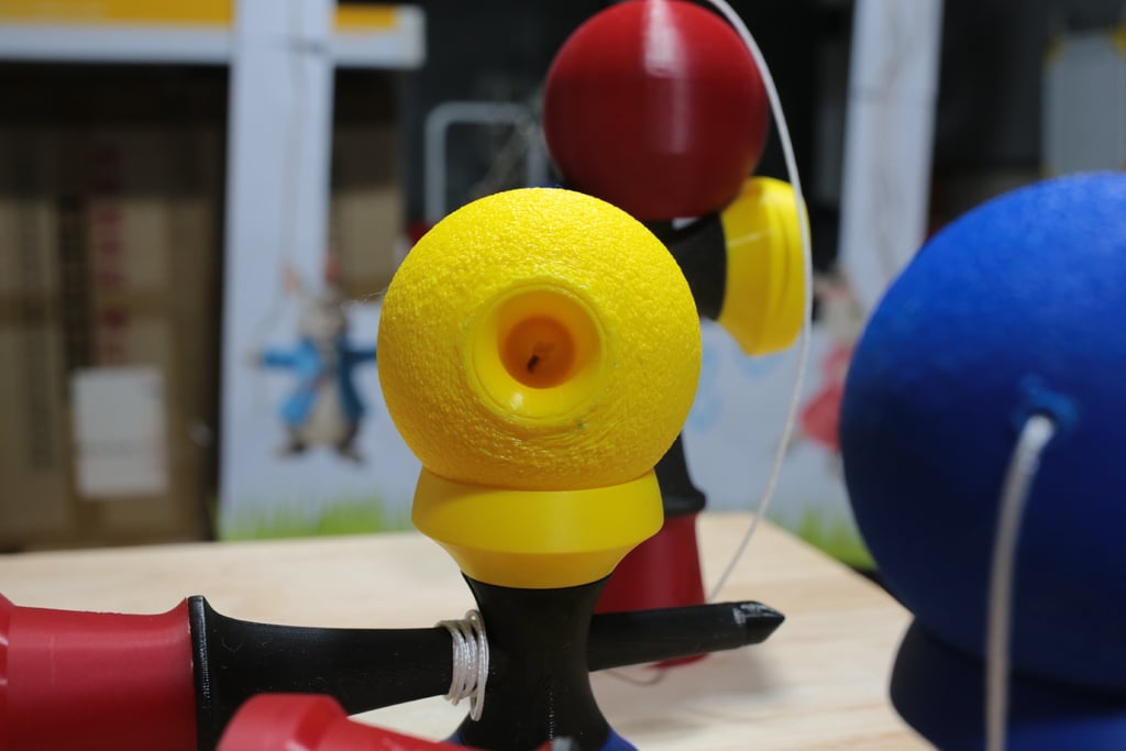 Kendama - Pokeball — thumbnail 4