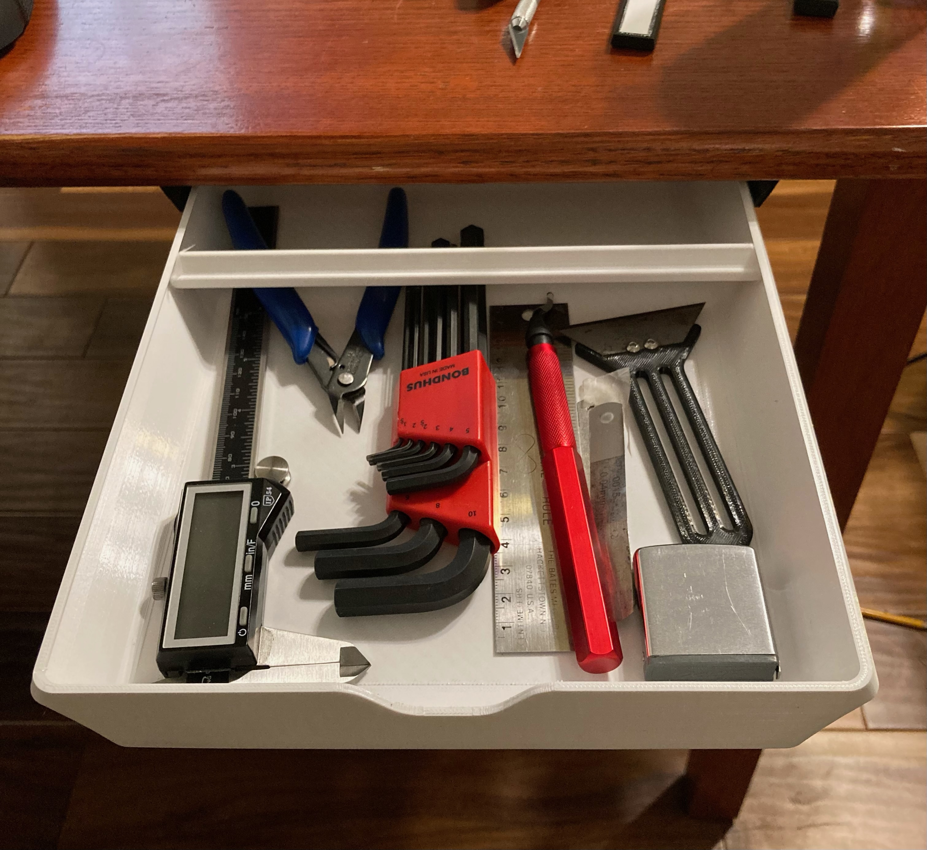 Miniatura 6 do modelo 3D Parameterized Under Desk Drawer