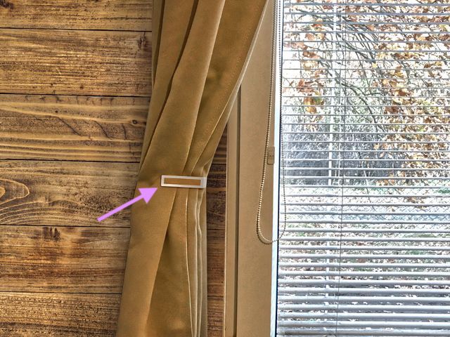 Curtains holder ?
