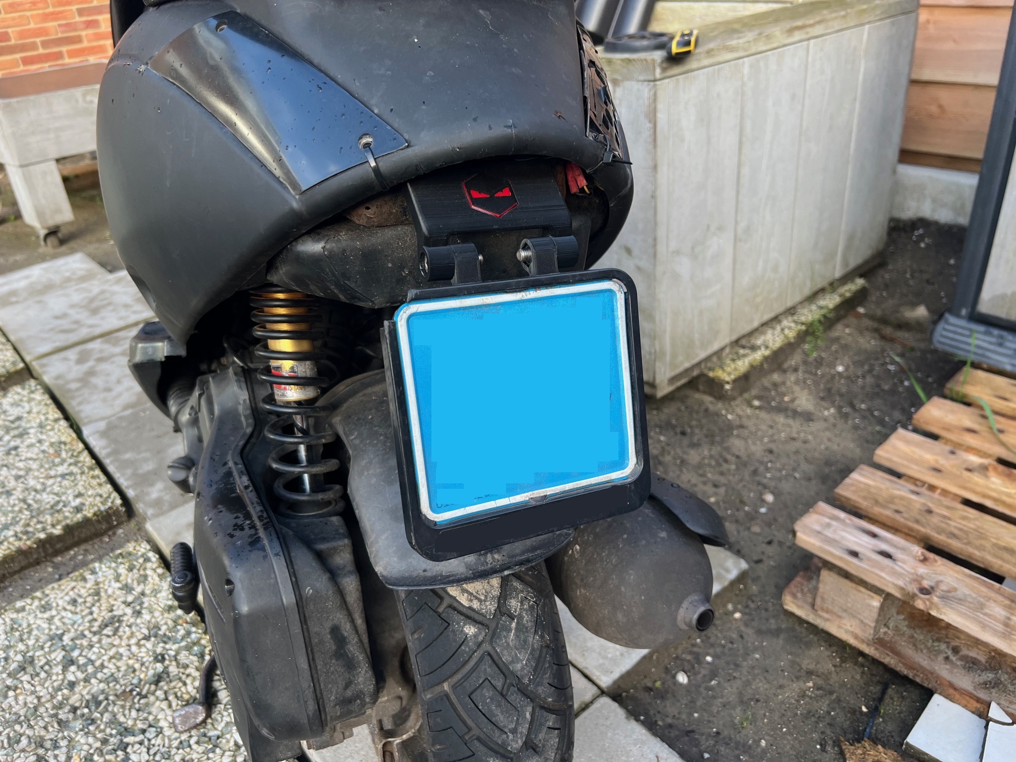 License plate bracket Piaggio zip to remove fender by Dynamite