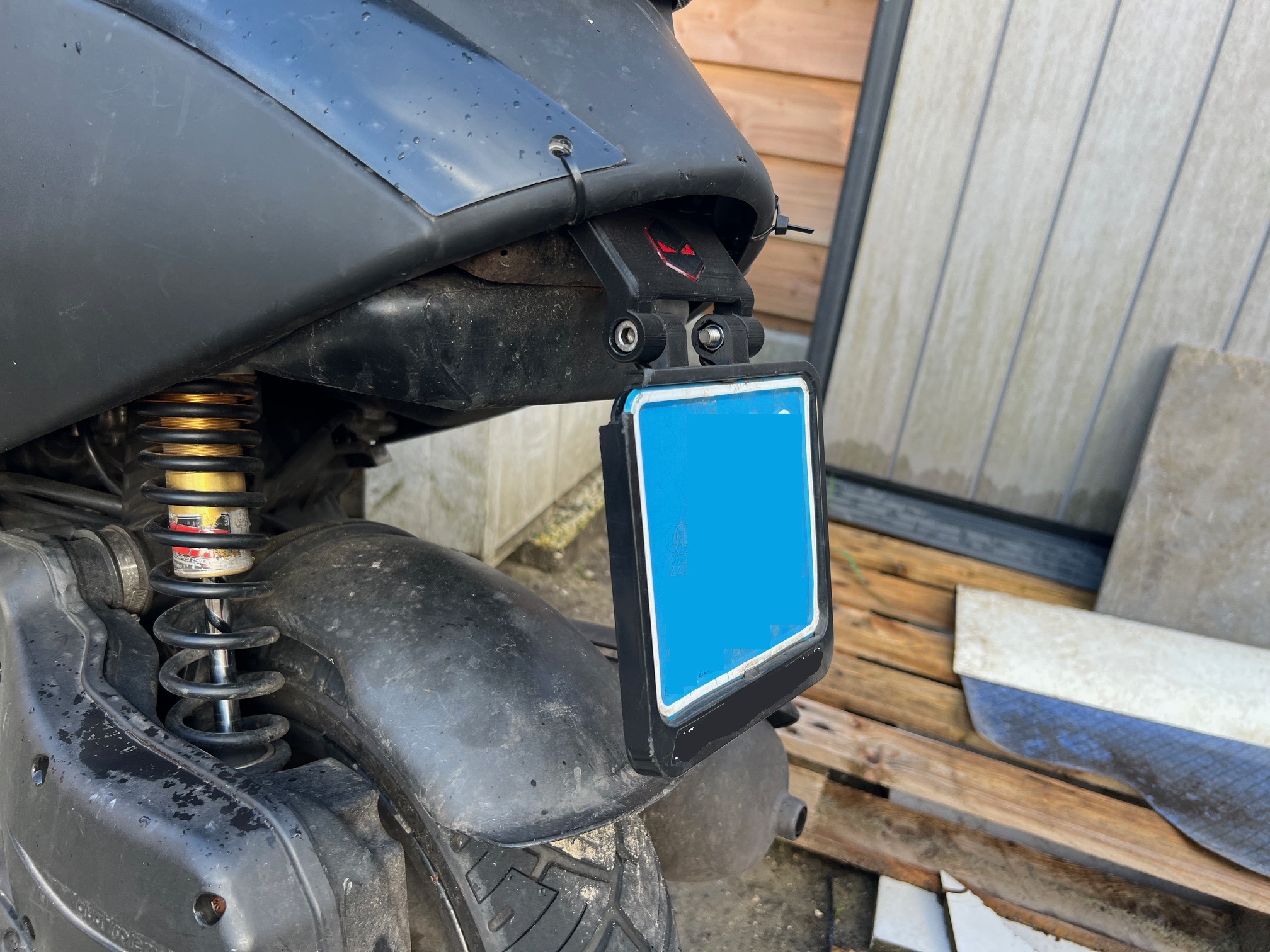 License plate bracket Piaggio zip to remove fender by Dynamite