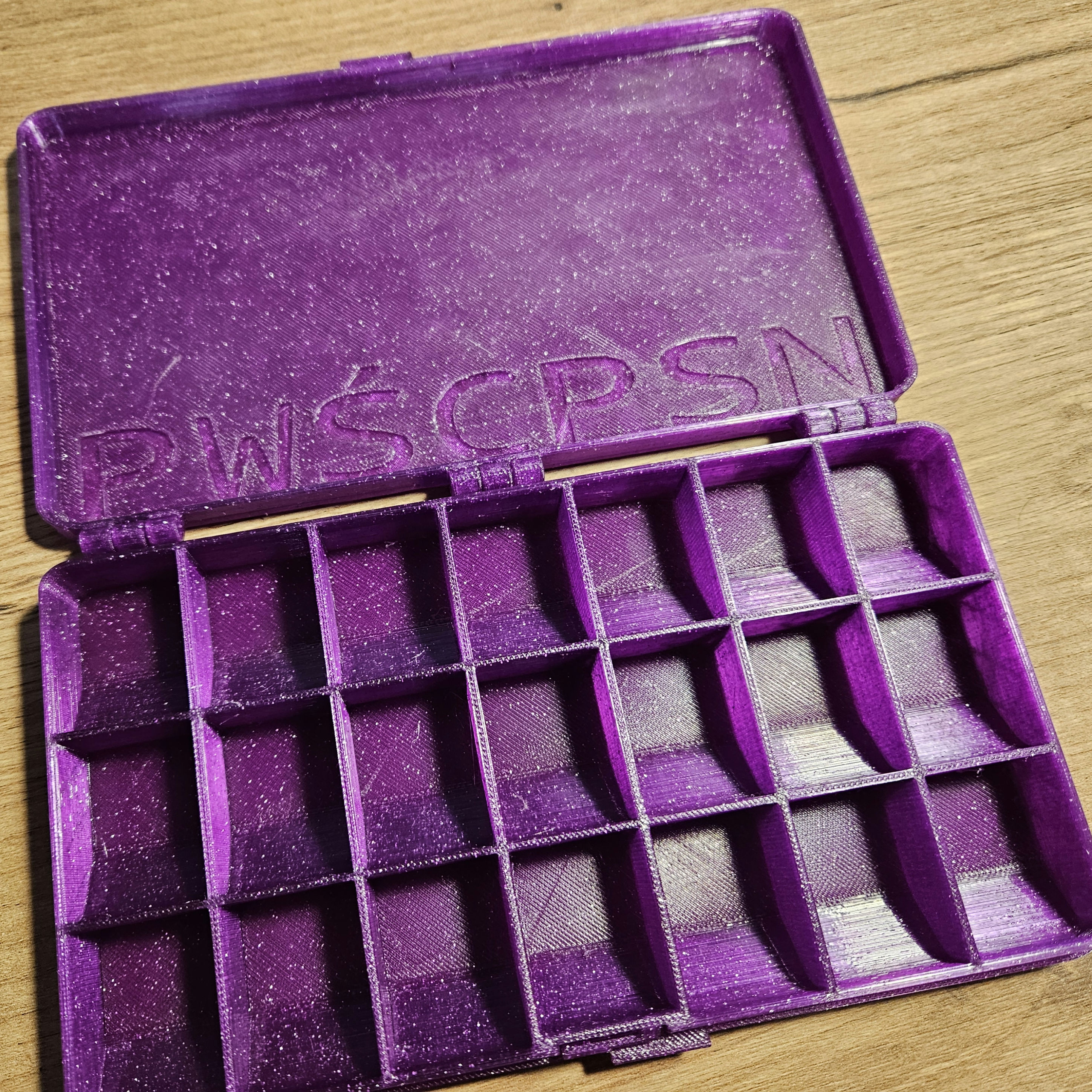 Large weekly pillbox with polish day markings