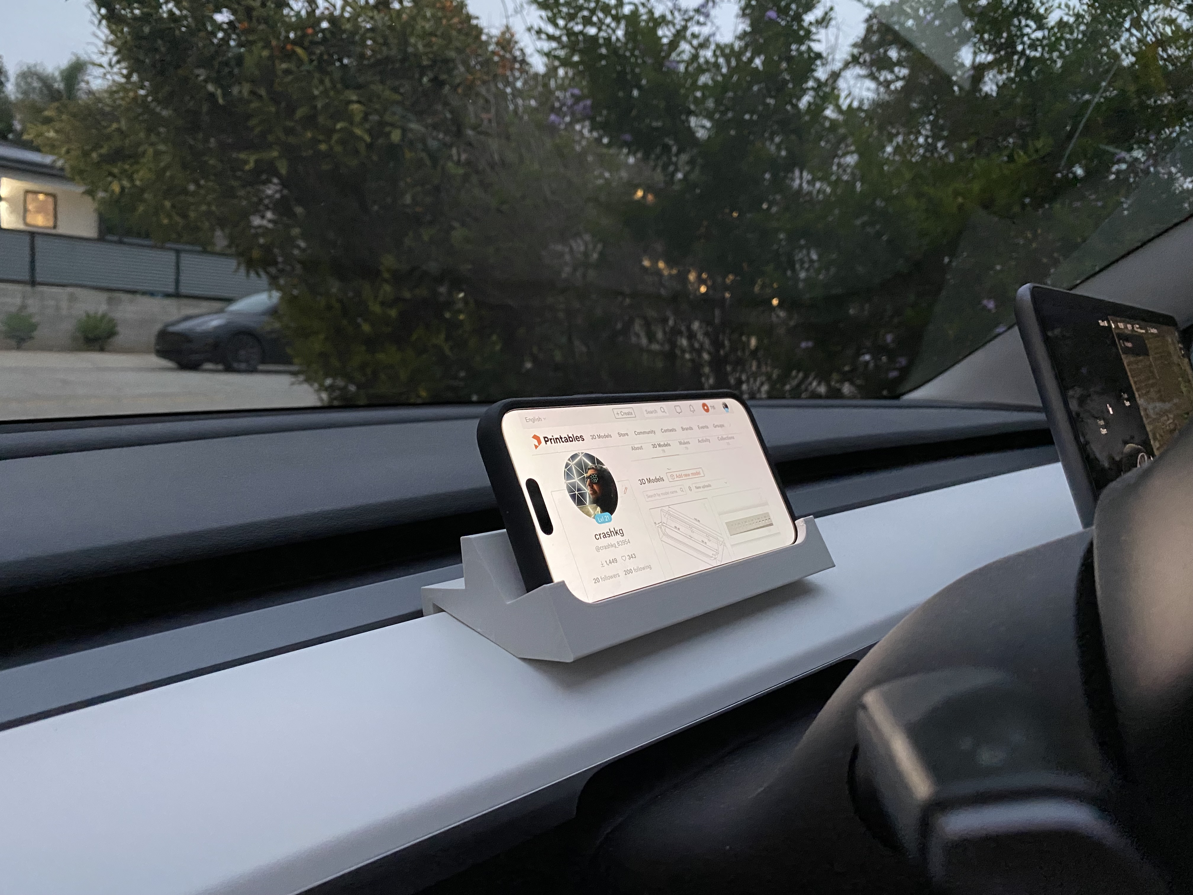 Tesla Model 3 Dashmount Iphone 15 Pro Max with Case