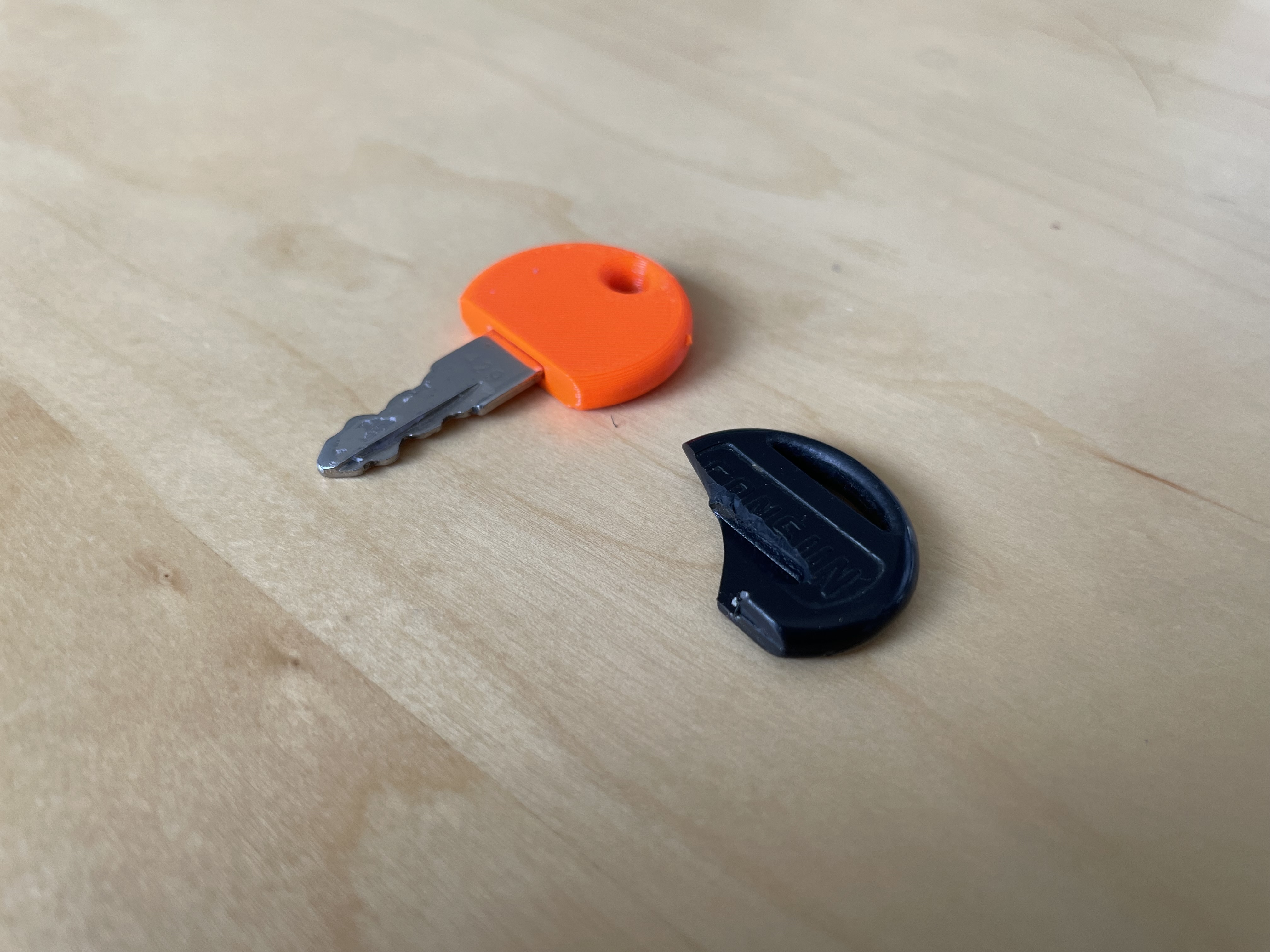 Post box key holder/Plastový úchyt klíčku od poštovní schránky