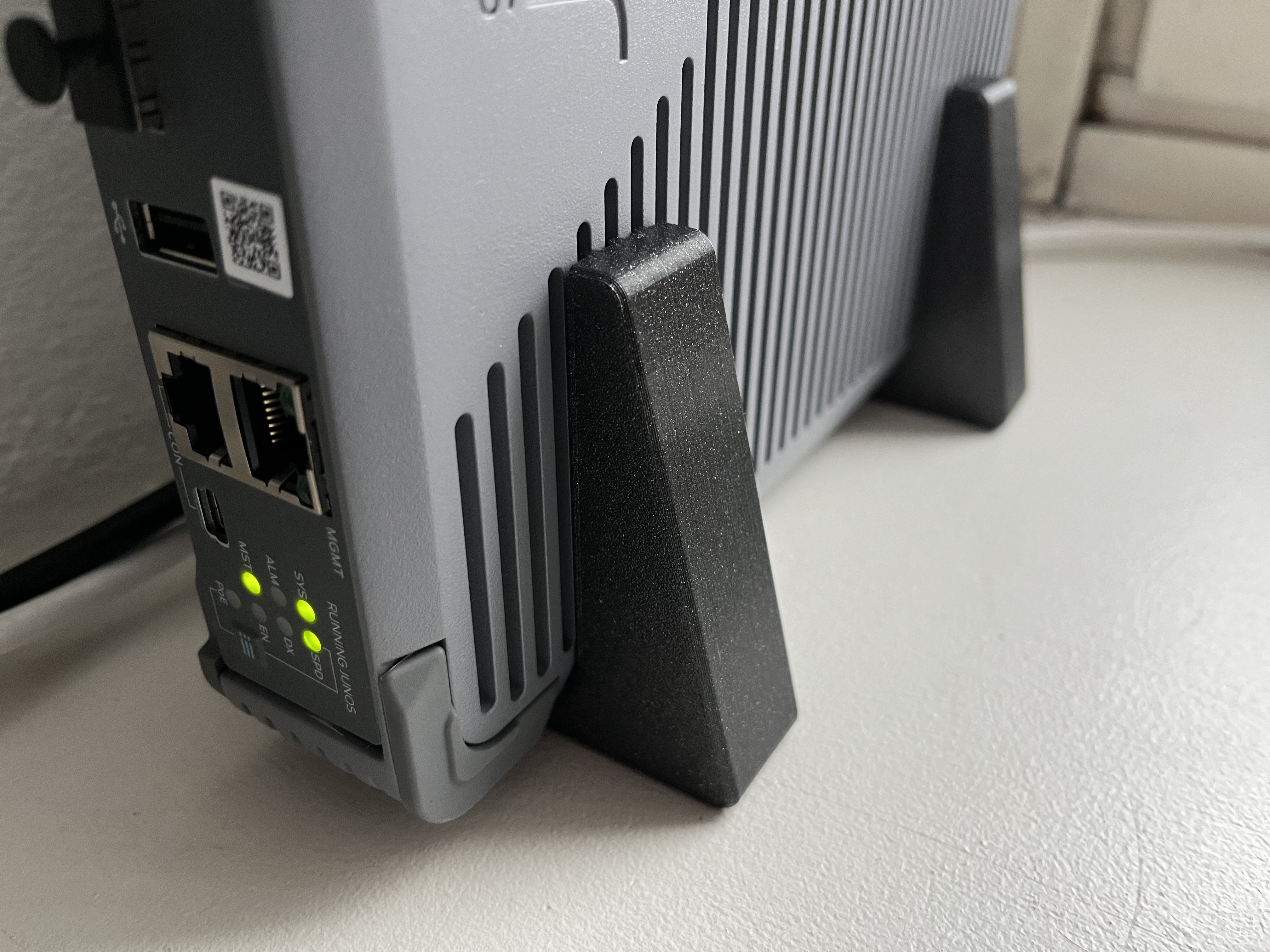 Juniper EX2300-C Vertical Stand