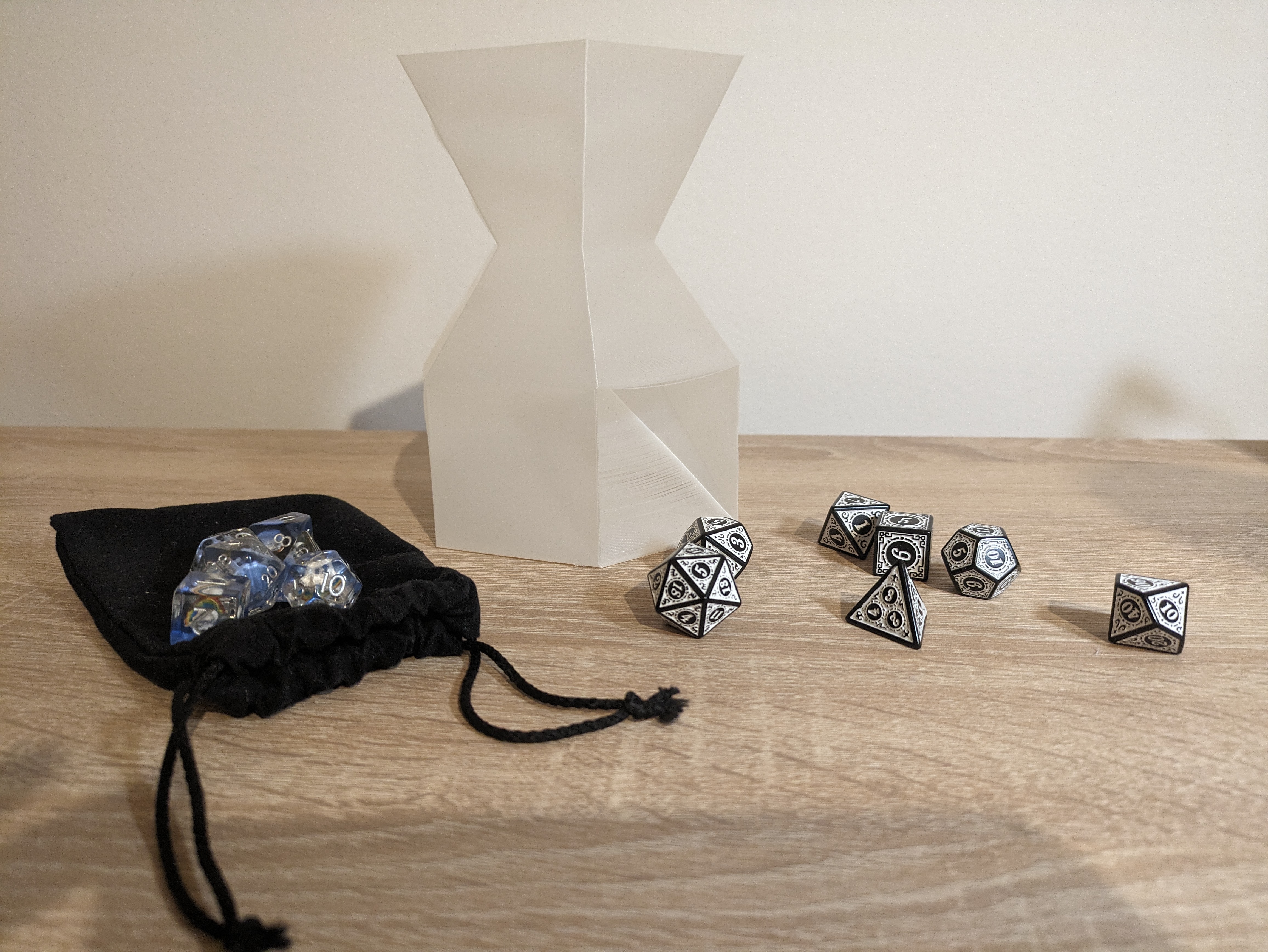 Vase mode dice tower