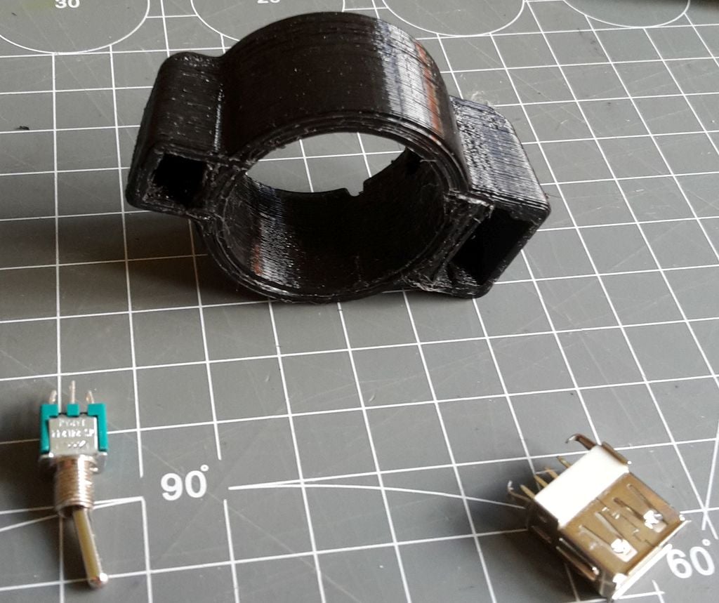 Miniatura 4 do modelo 3D USB-socket for bicycles