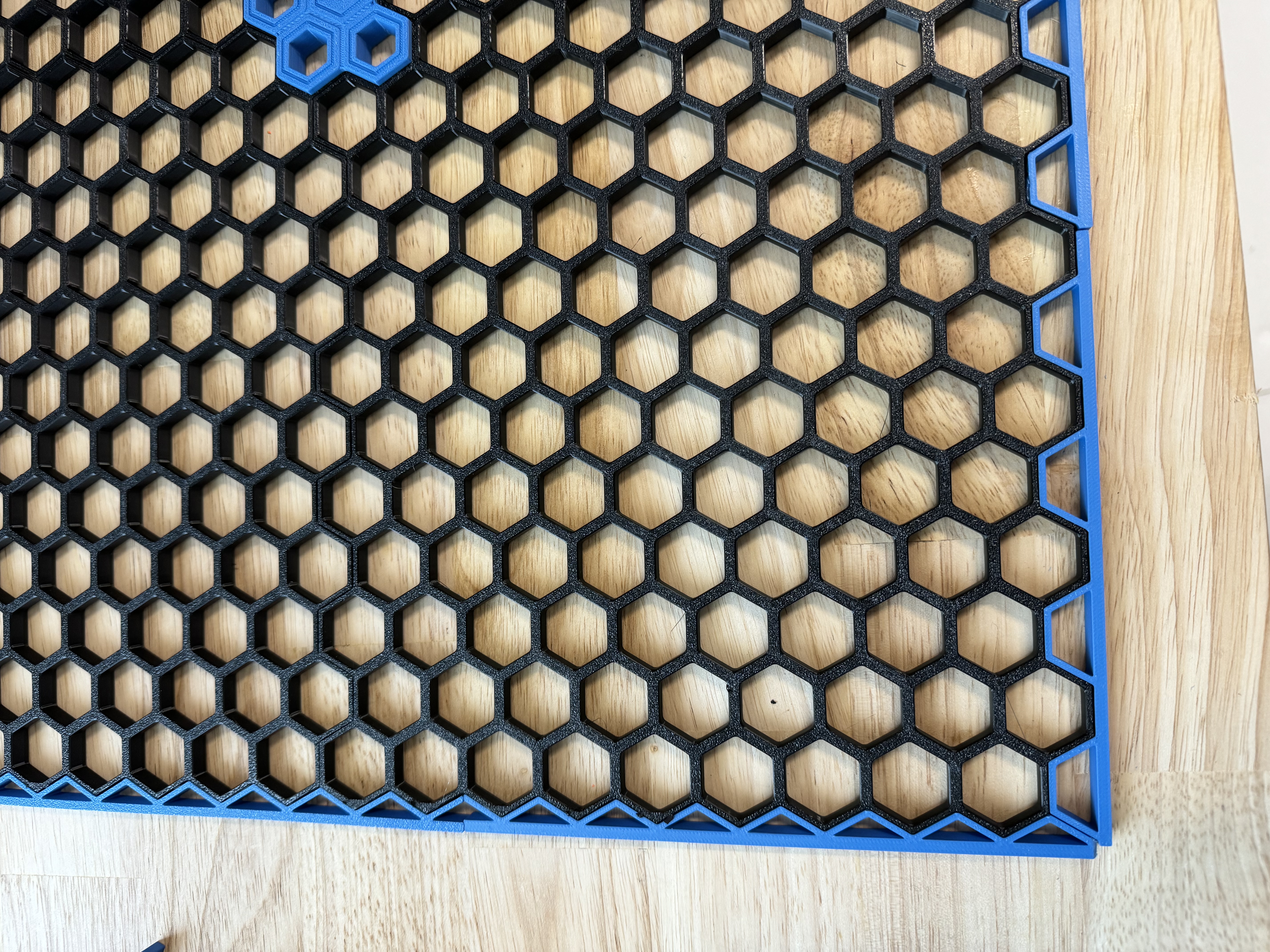 Honeycomb Storage Wall (HSW) colored frame / edge