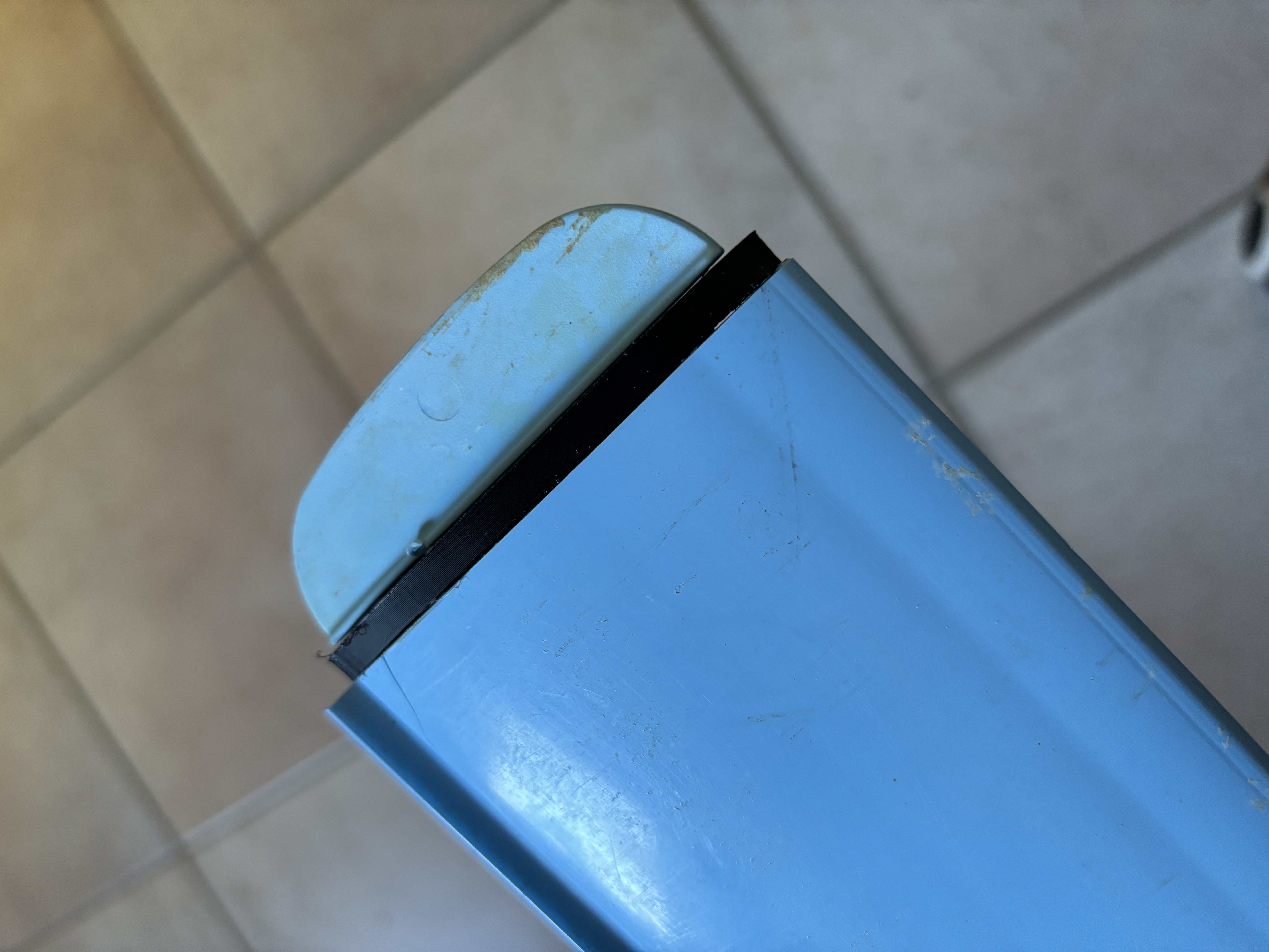 Bouchon Gauche et Droit pour lames de 83mm pour volet roulant piscine