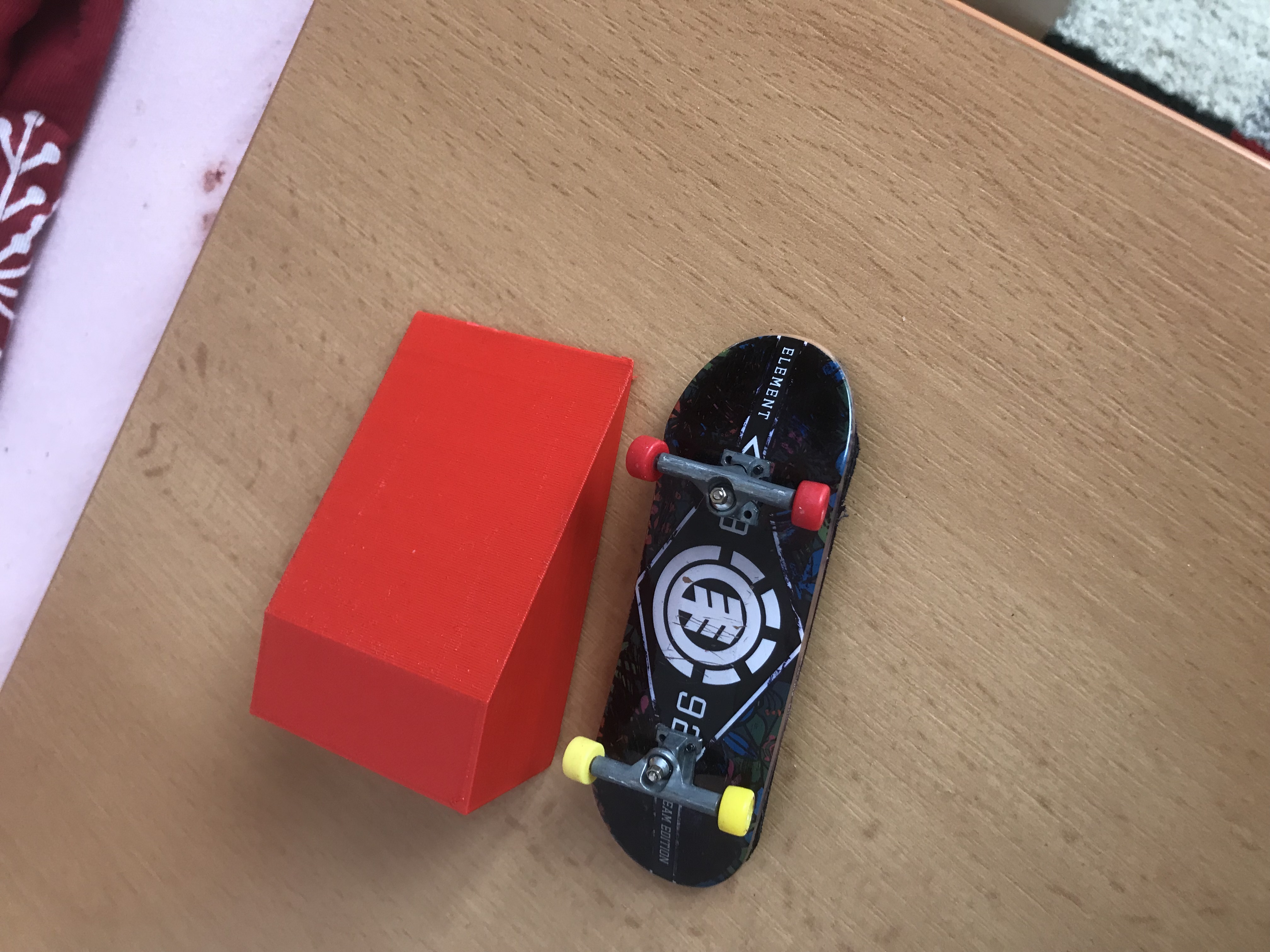 Miniatura 2 do modelo 3D tech deck ramp