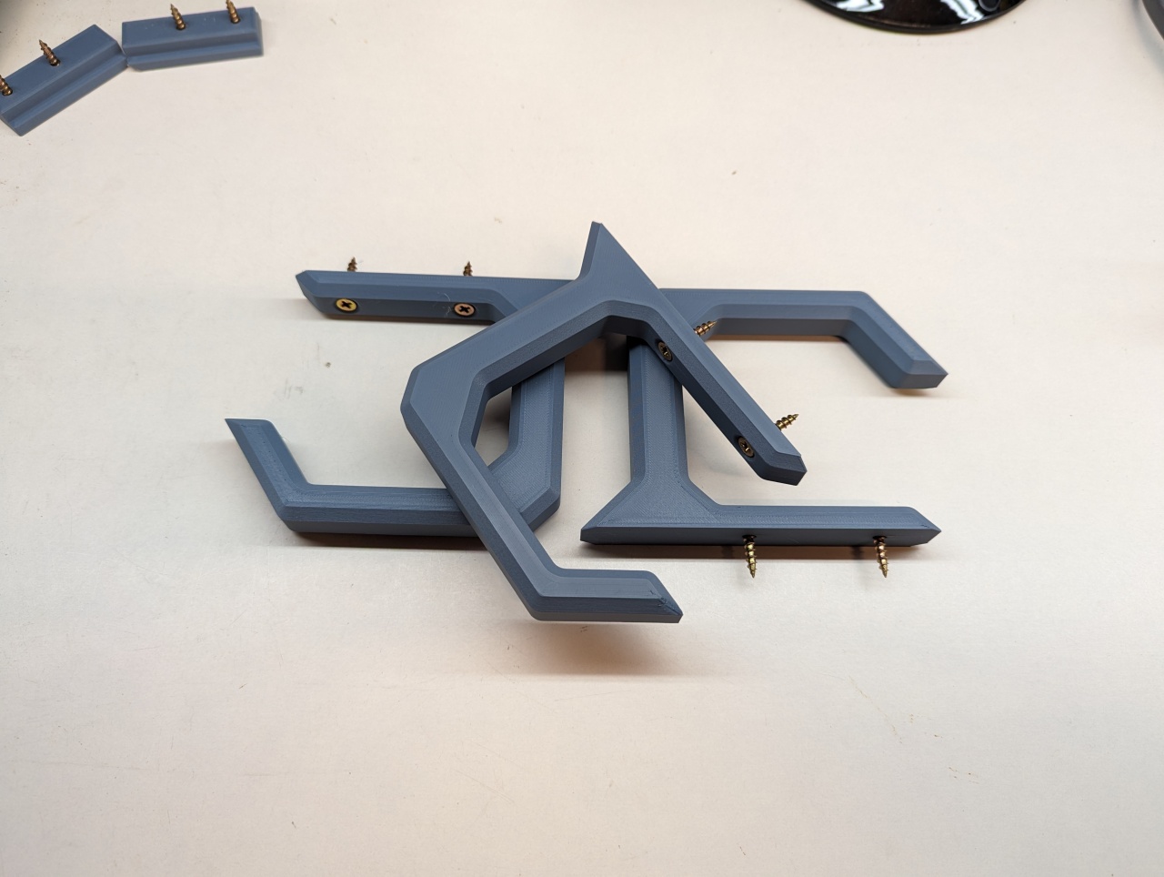 Miniatura 3 do modelo 3D Under workbench C shape brackets long level holder
