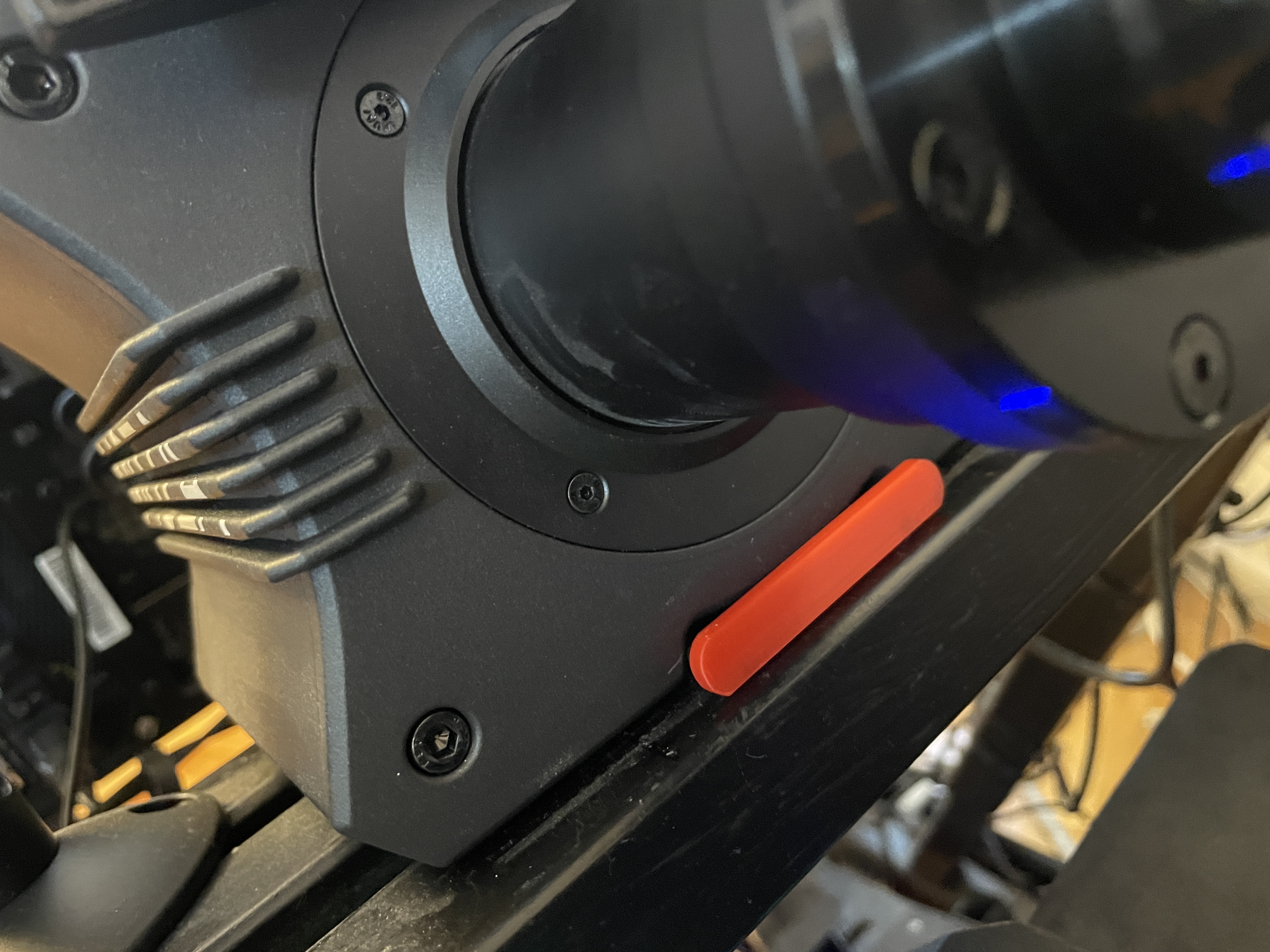 MOZA R9 (v1) power on button front extend