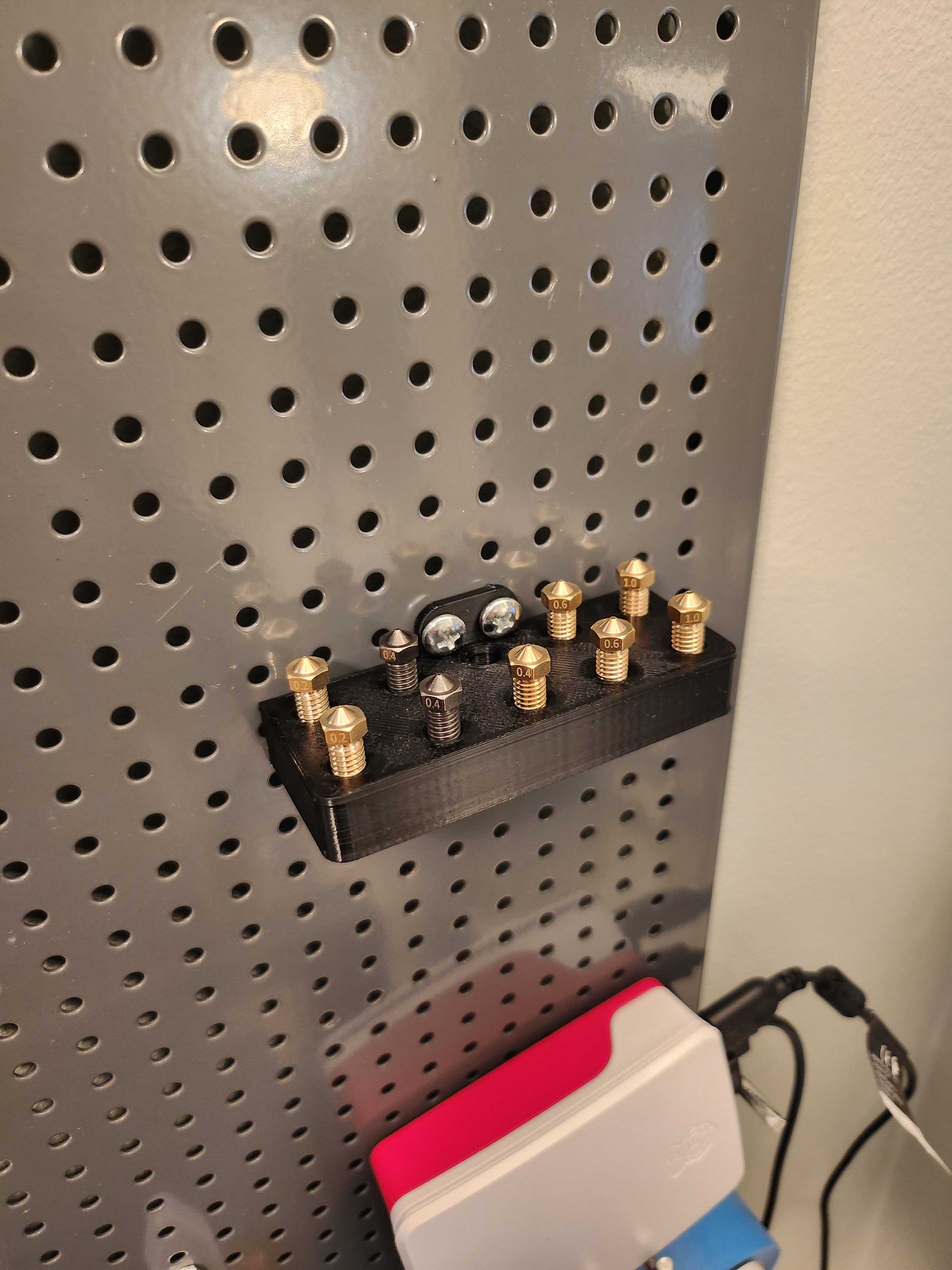 Pegboard Nozzle Holder (Clas Ohlson) — miniatura 2