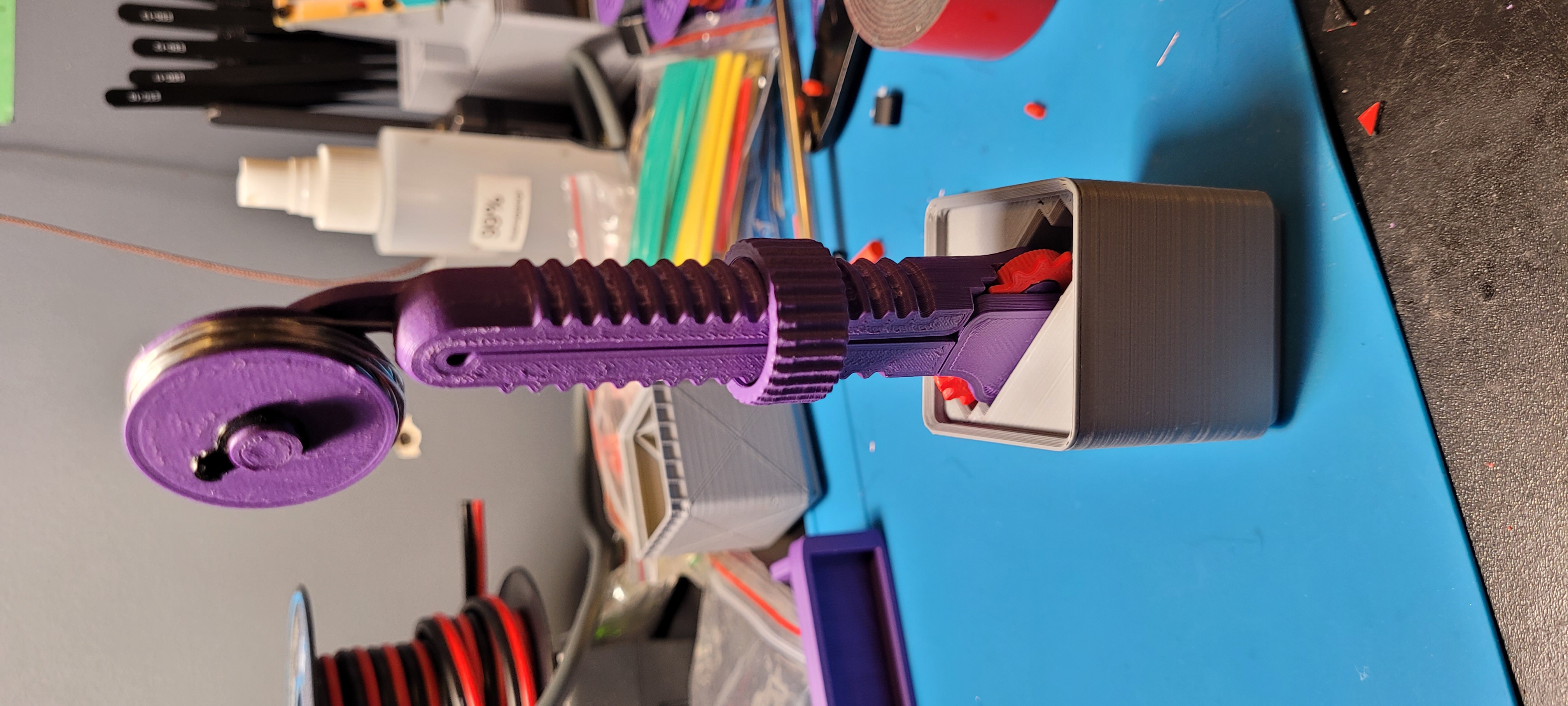 Gridfinity holder for solder scroll
