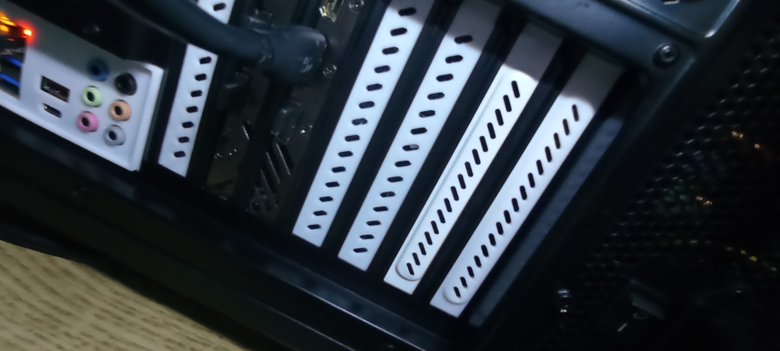 Fractal Define R5 pci-e slot cover replacment.