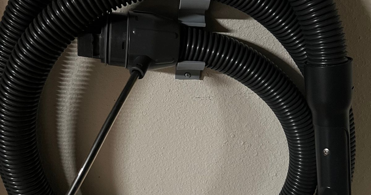 Vacuum Hose Holder (parametric) by hcpsilver Download free STL model