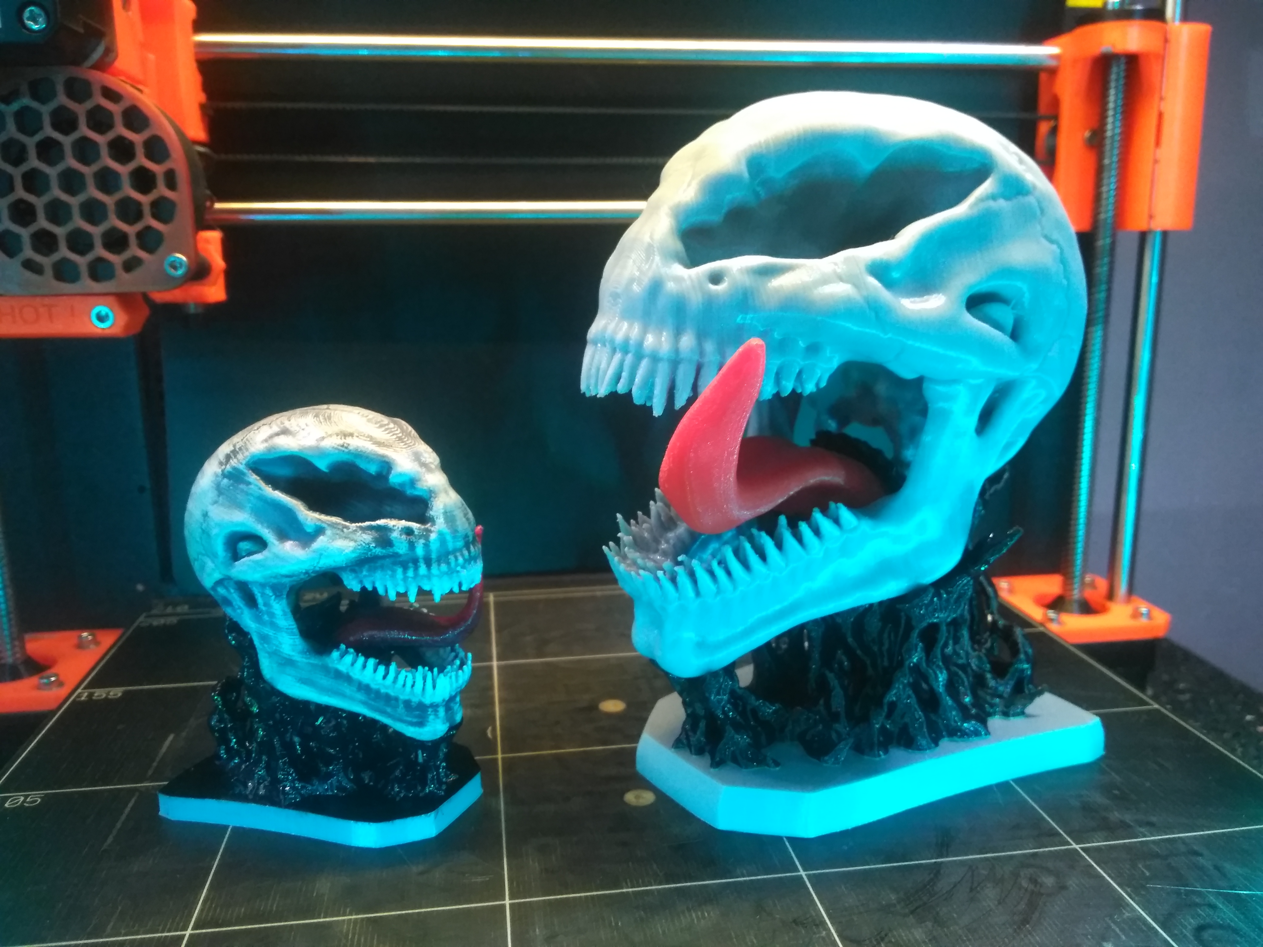 Venom skull with base