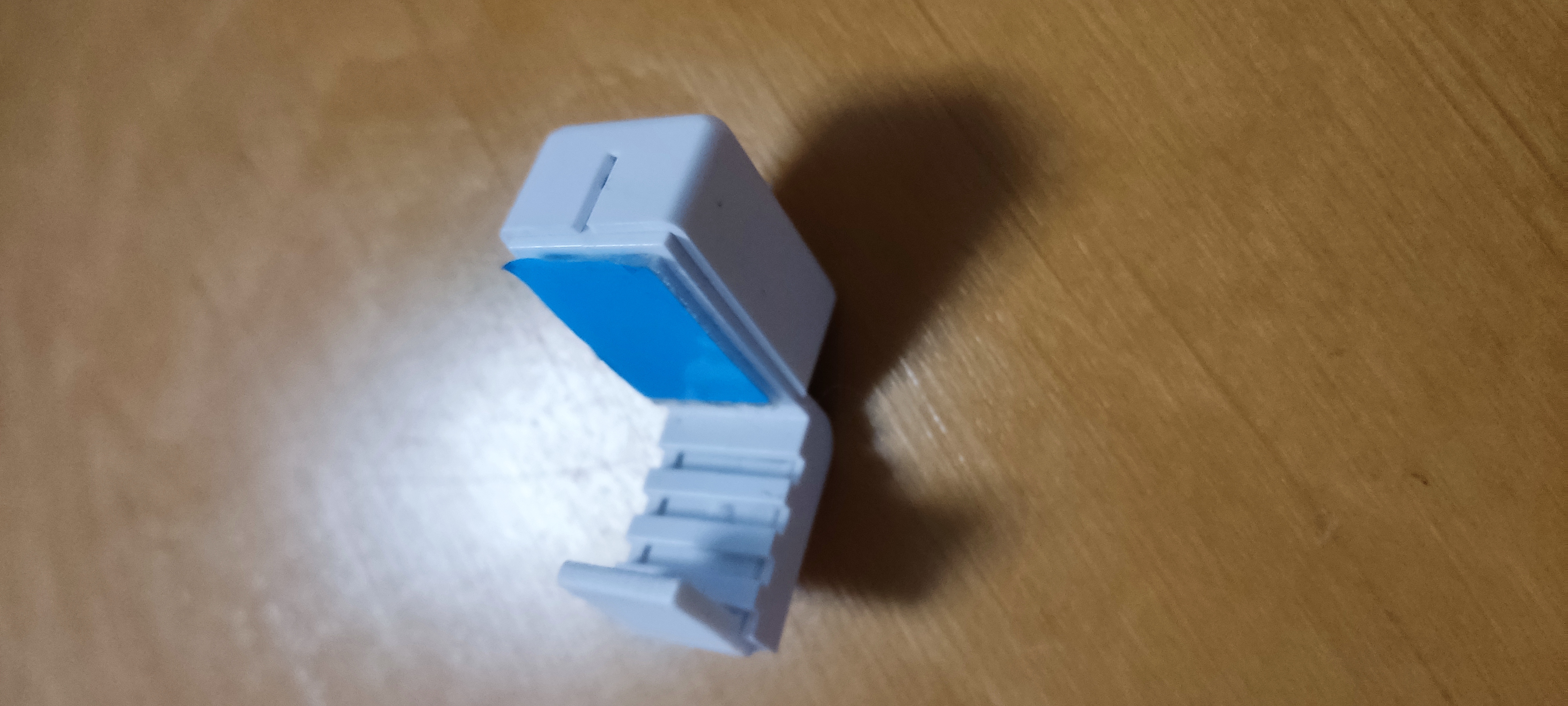 Mounting bracket for internal blinds tensioner
