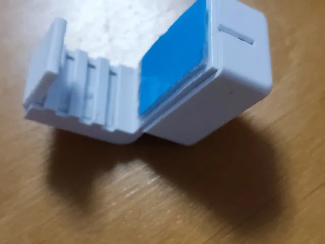 Mounting bracket for internal blinds tensioner