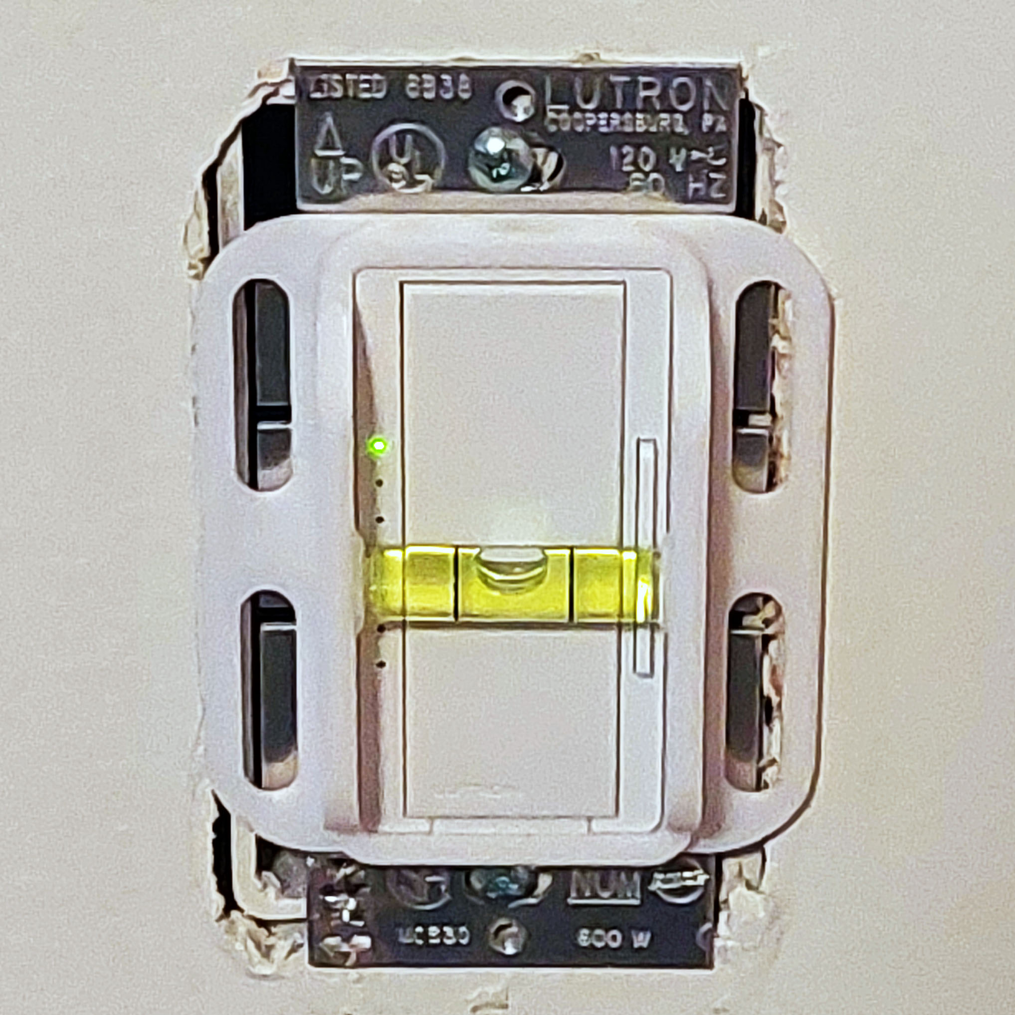 Electrical Switch & Outlet Alignment Tool / Jig & Flat Surface Level