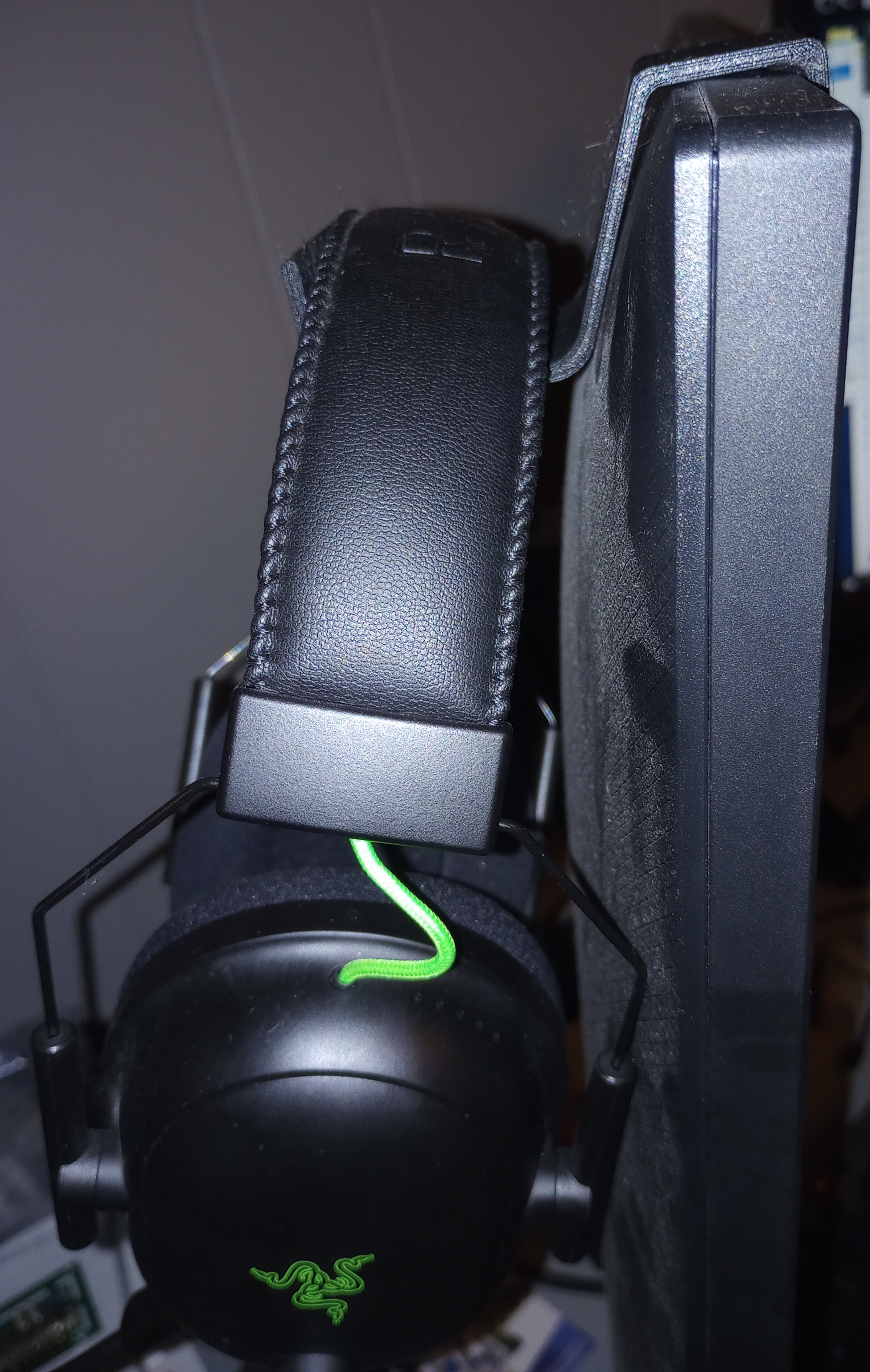 Headphone hanger for screens with angled back