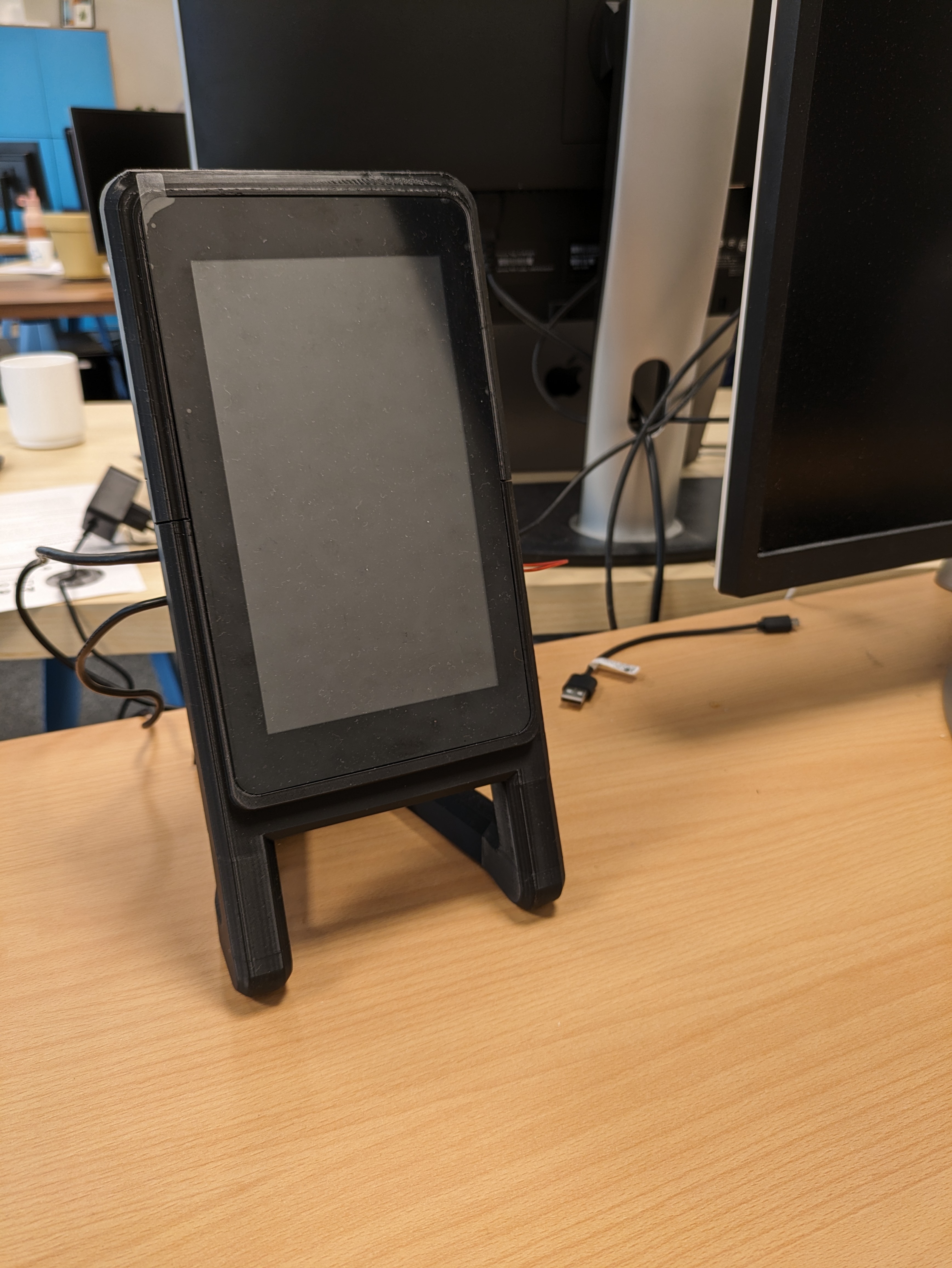 Miniatura 2 do modelo 3D Raspberry Pi portrait 7" screen frame