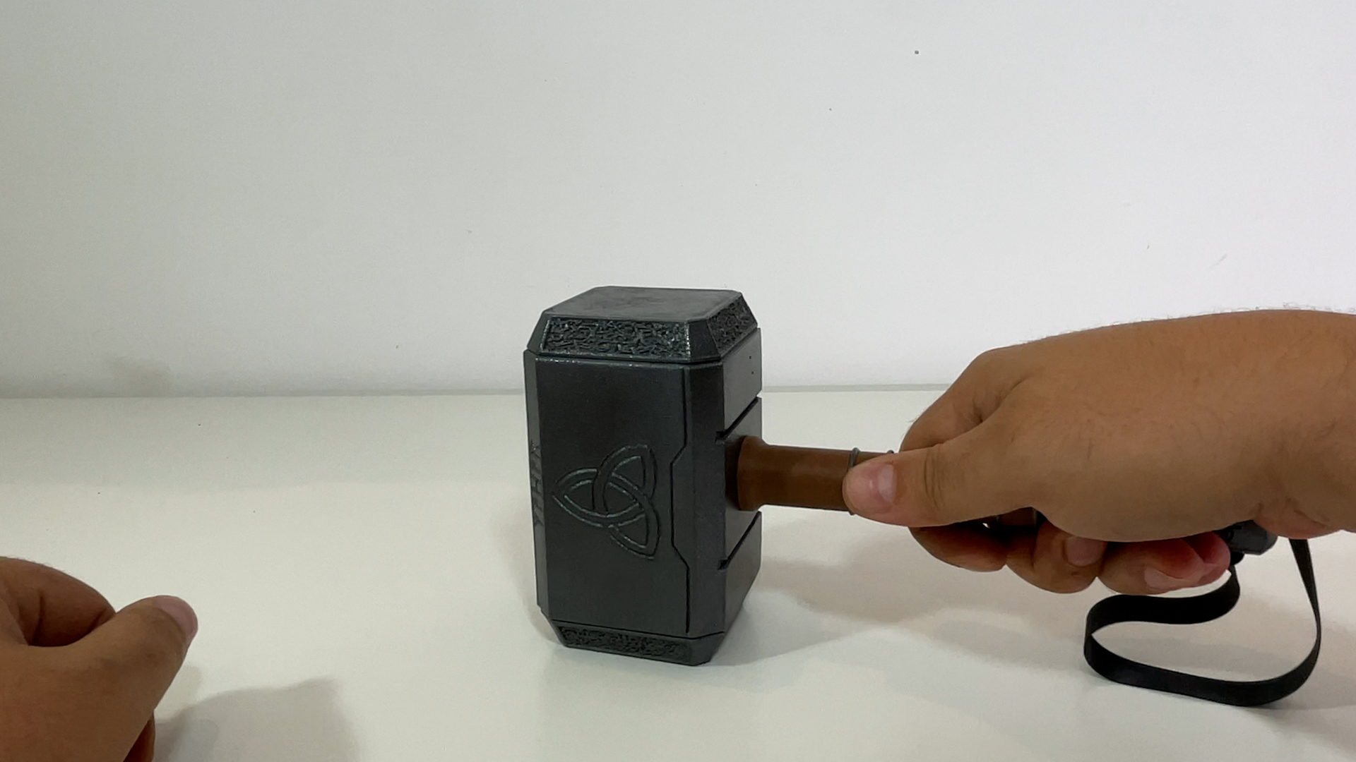 Miniatura 5 do modelo 3D Mini Thor Hammer (Mjölnir)