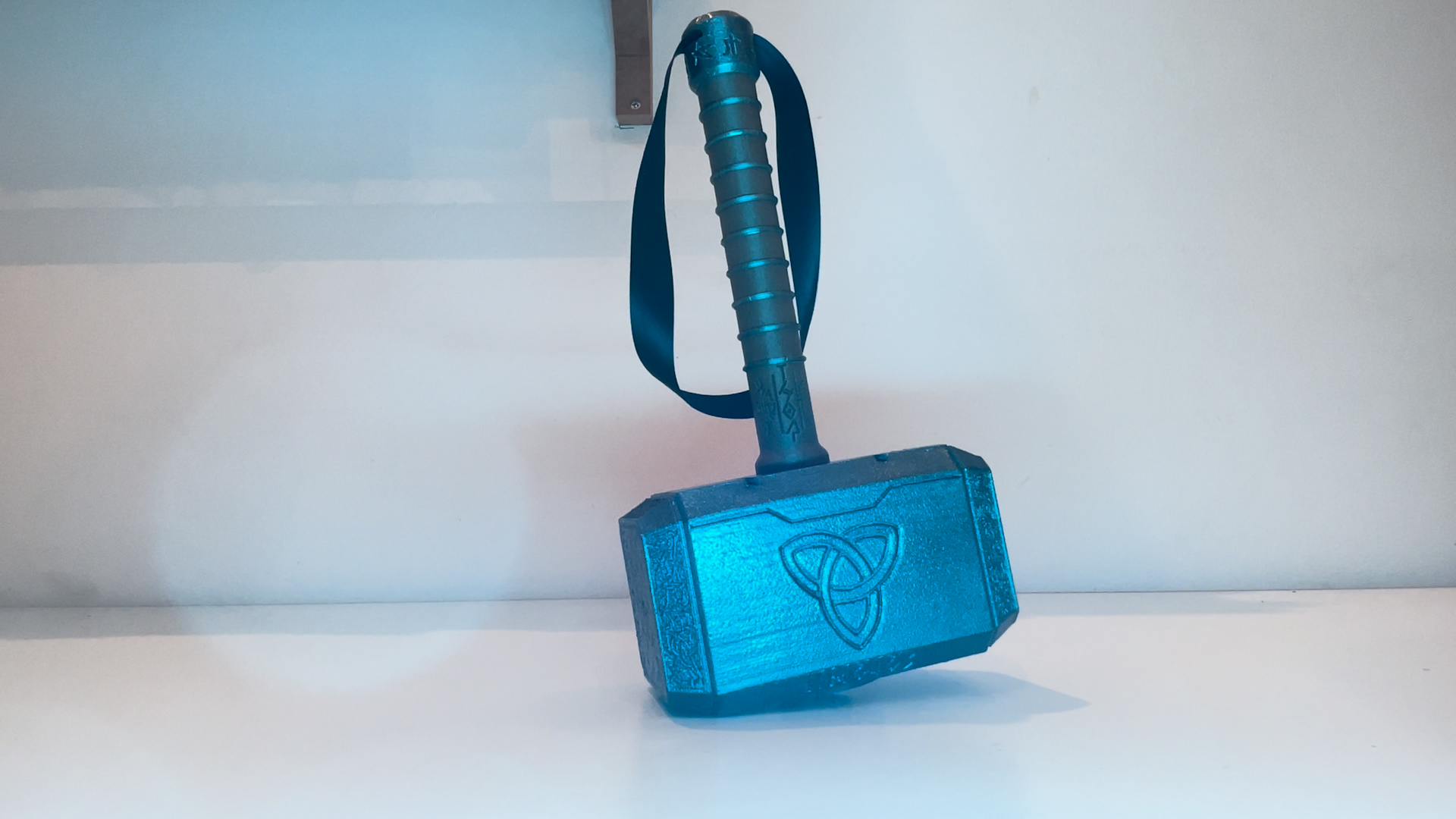 Miniatura 2 do modelo 3D Mini Thor Hammer (Mjölnir)
