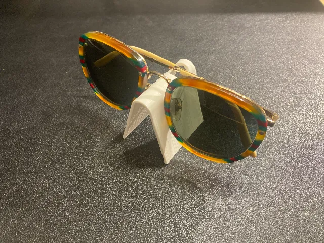 Ultra Minimal Glasses Stand