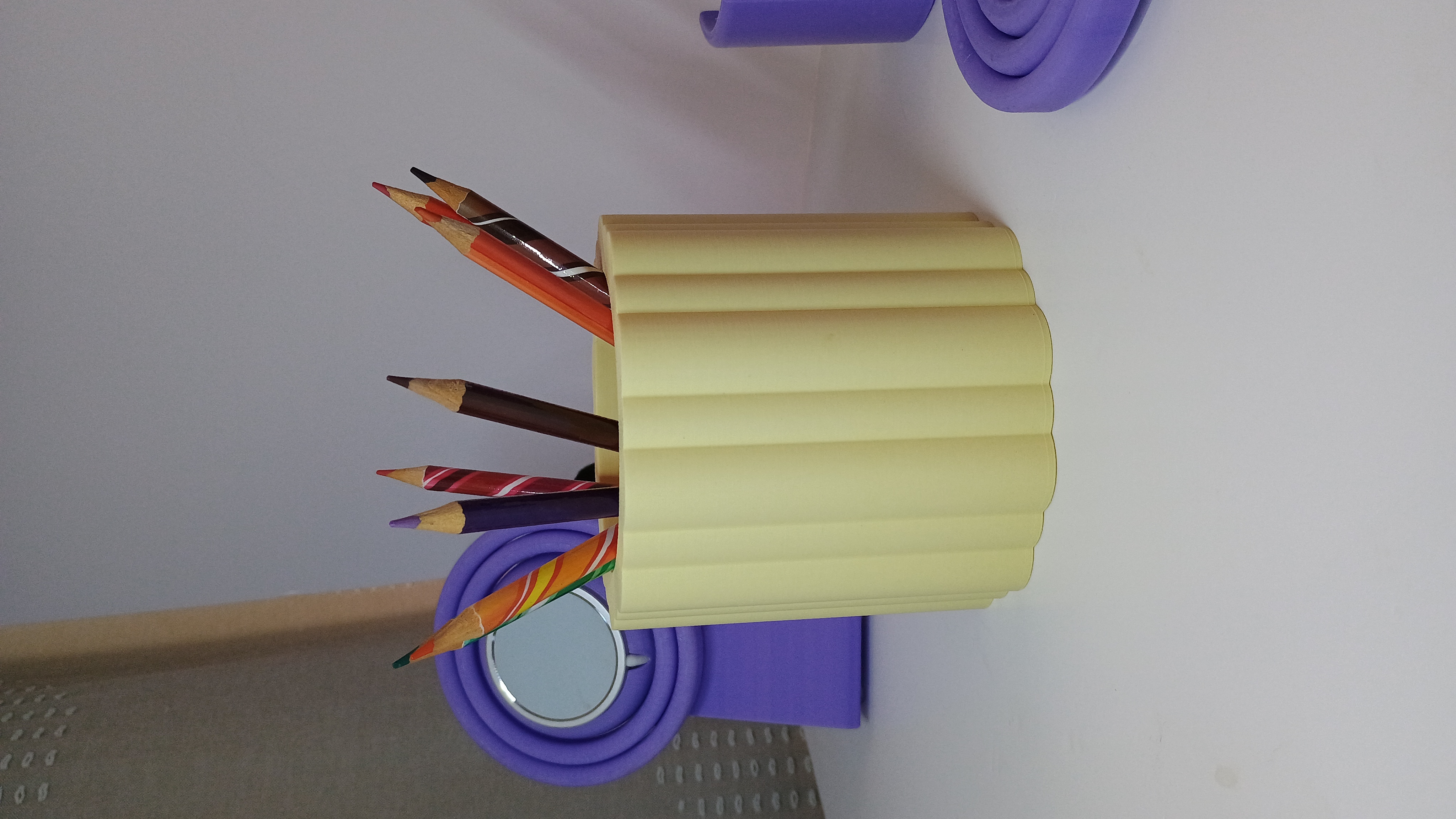 Miniatura 2 do modelo 3D Bubble pen pot