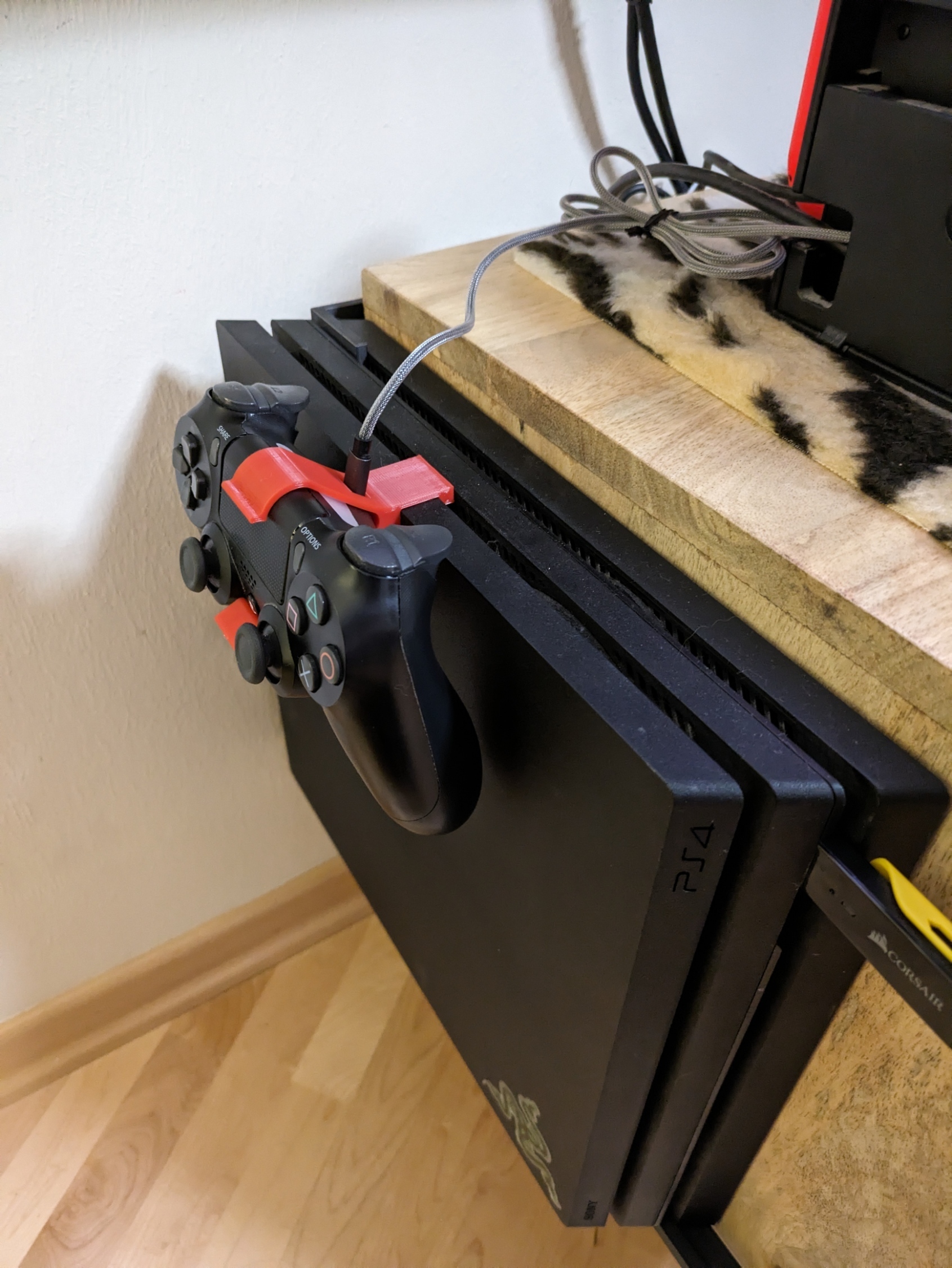Miniatura 3 do modelo 3D PS4 CONTROLLER MOUNT ON PS4