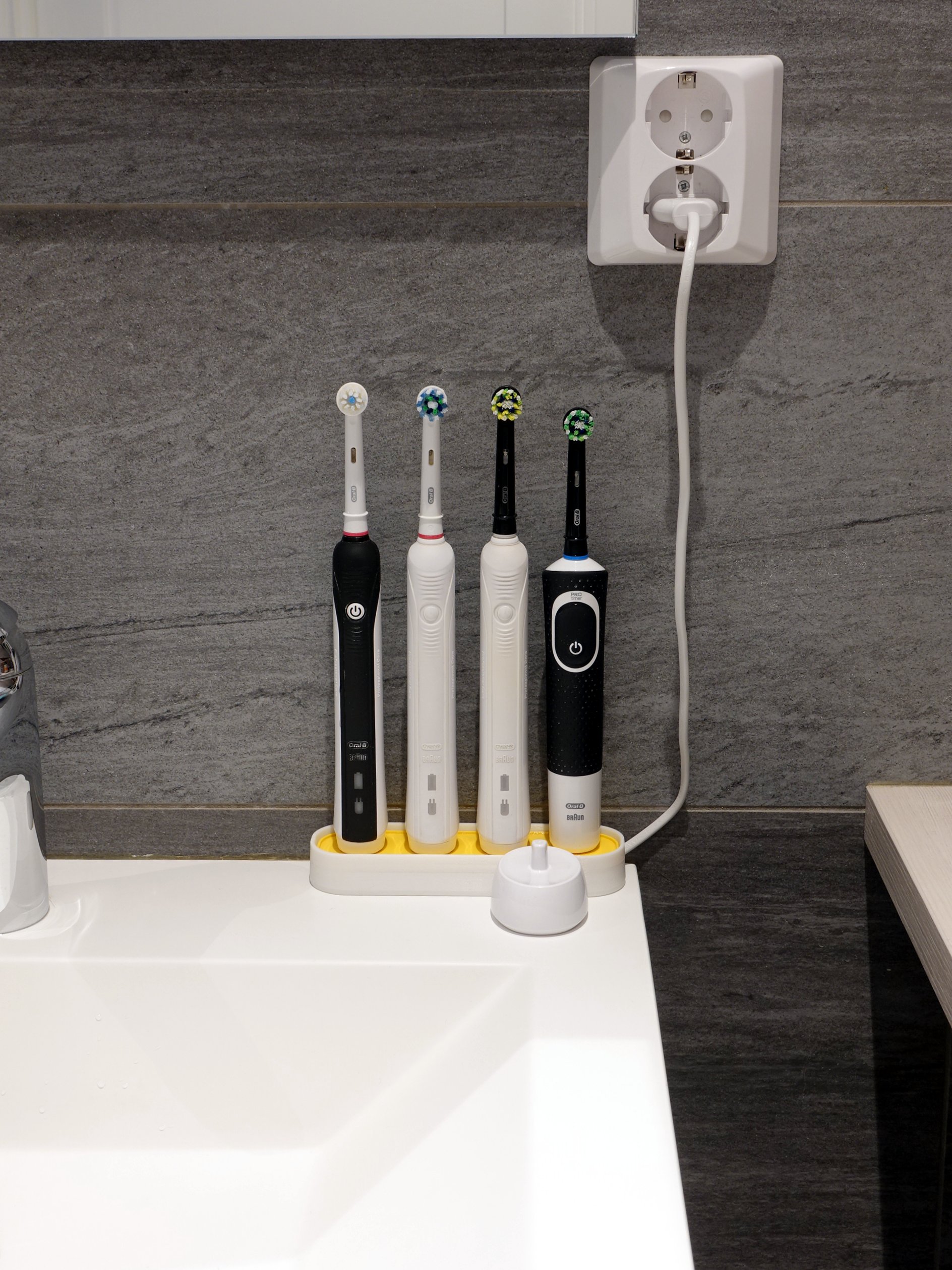 Oral-B Electric Toothbrush Station by ishikawats | Download free STL ...