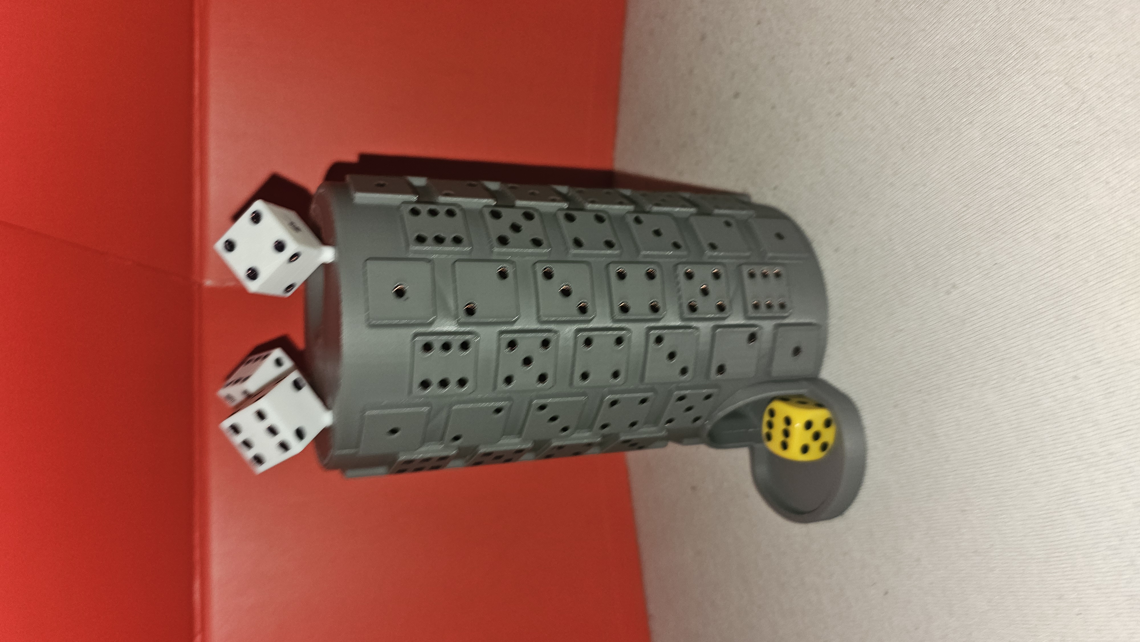 Würfelturm / Dice tower  mit Würfel Elemente
