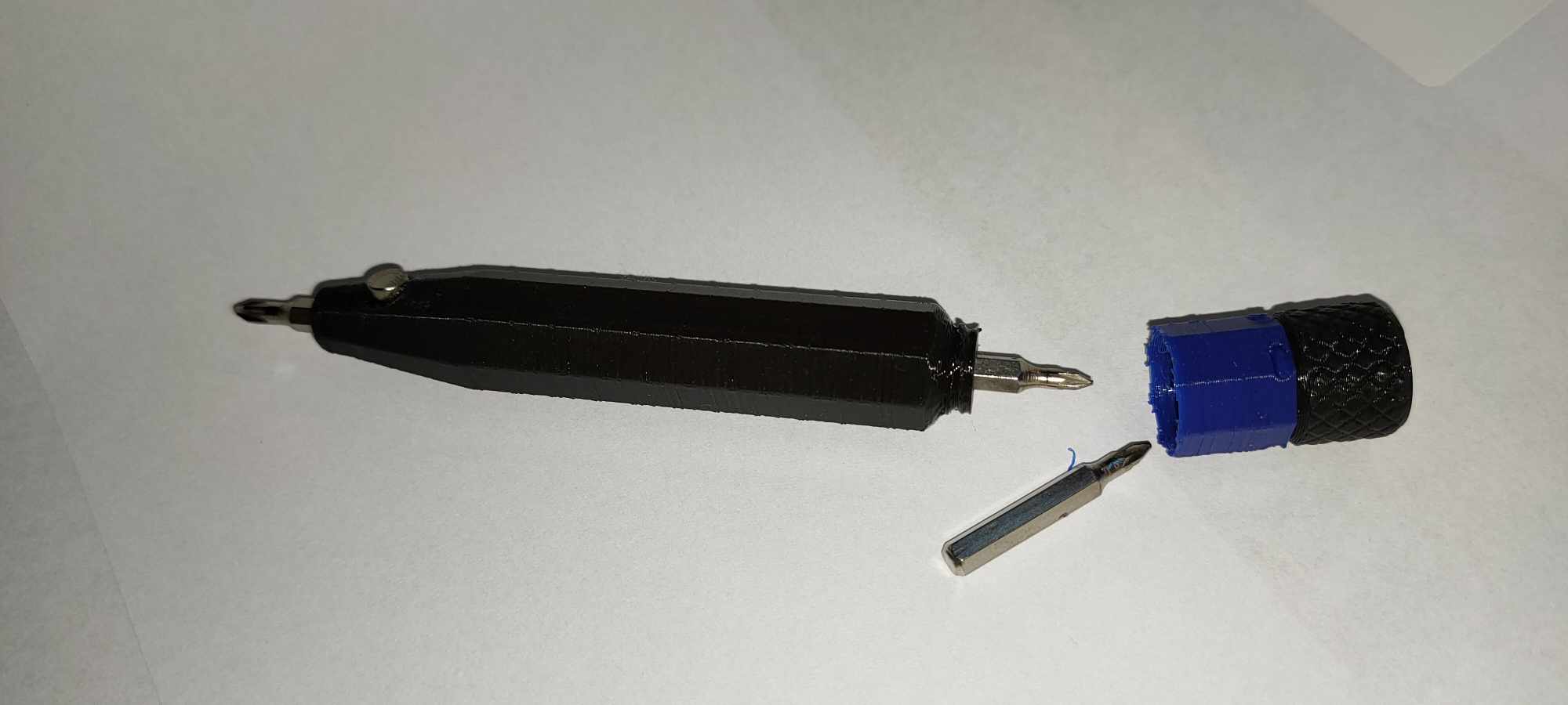 4mm bit screwdriver - magnet, rotating end, 2 bit storage.