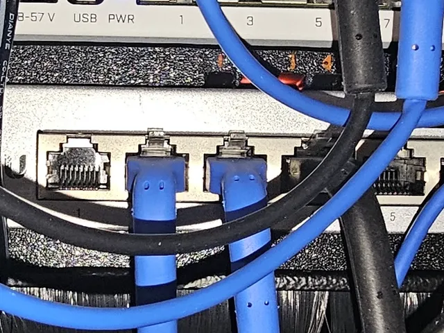 Unifi Switch 8 and Cloudkey Mount