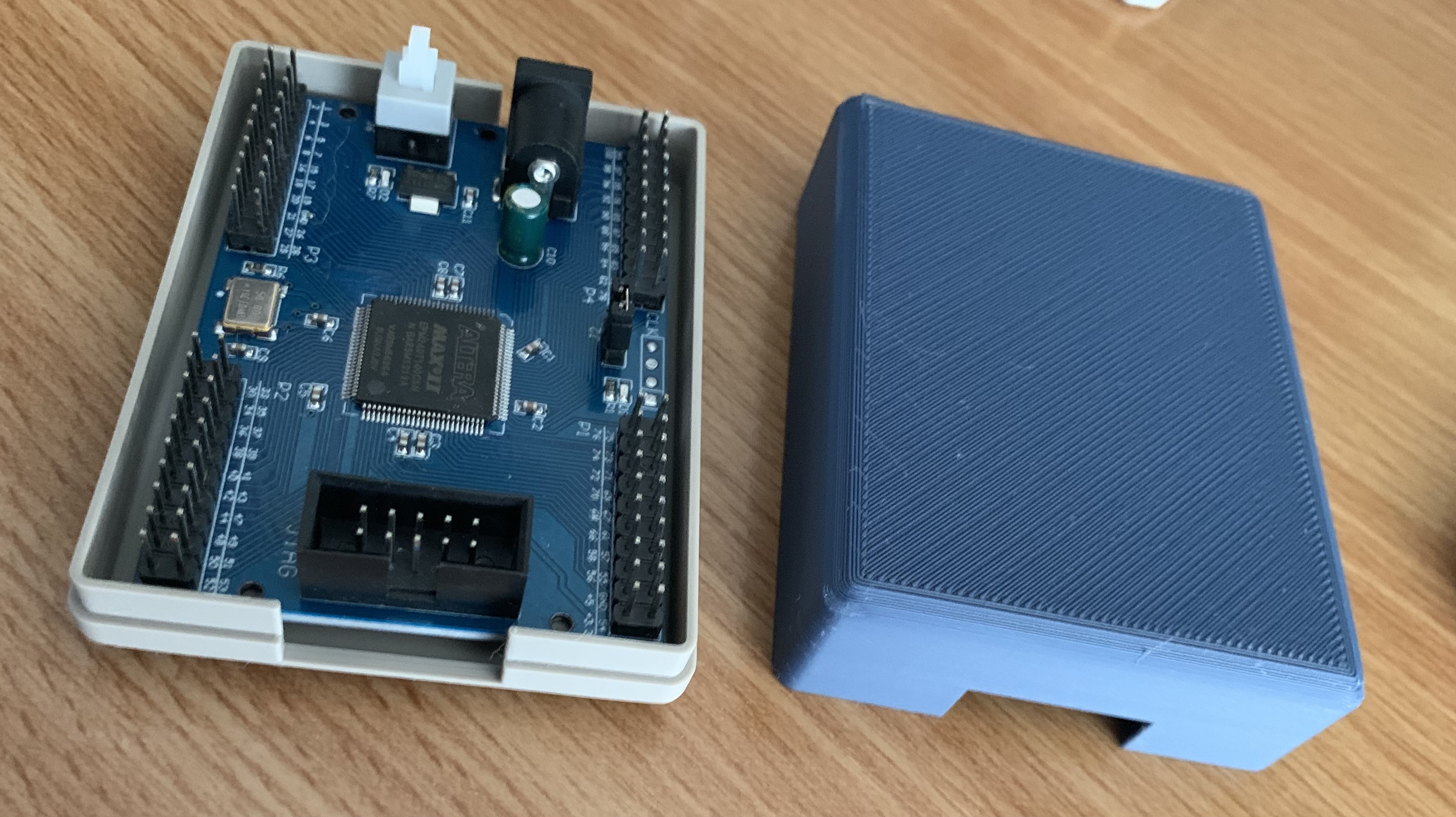 Altera MAXII - EPM240 Enclosure box