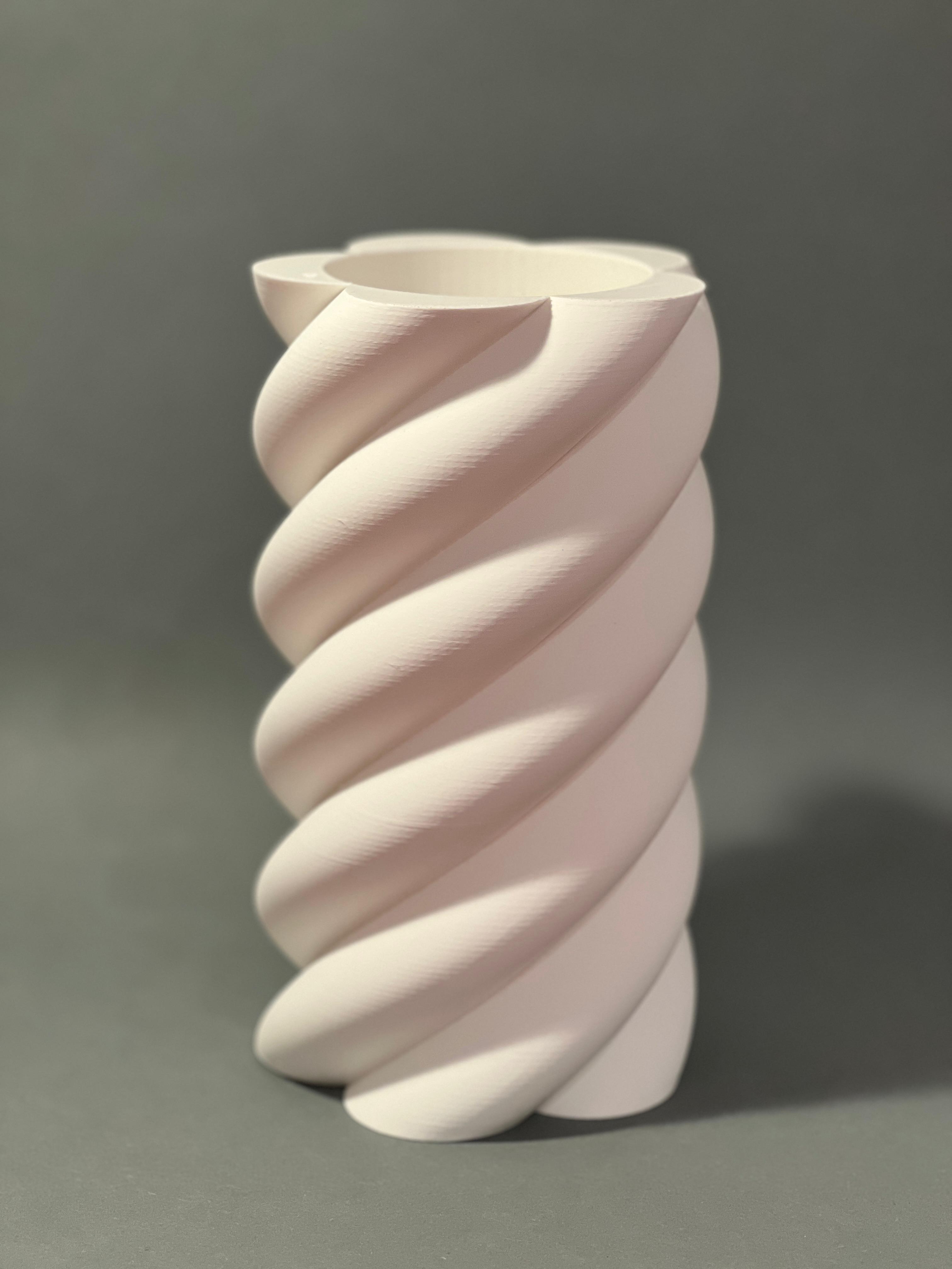 Lollipop Vase – Stylish Spiral Design (20 cm, No Supports)
