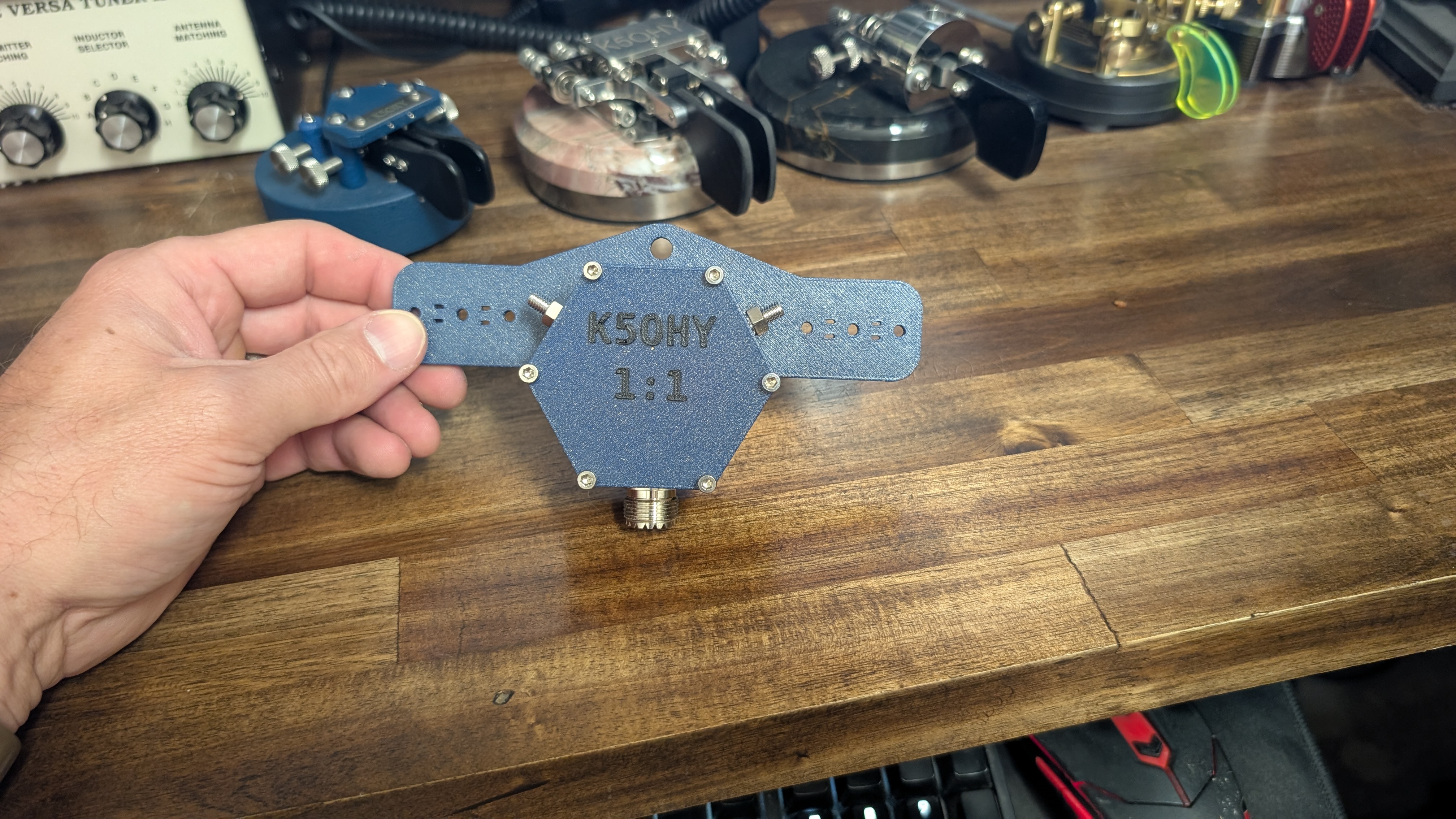 Dipole Center Insulator