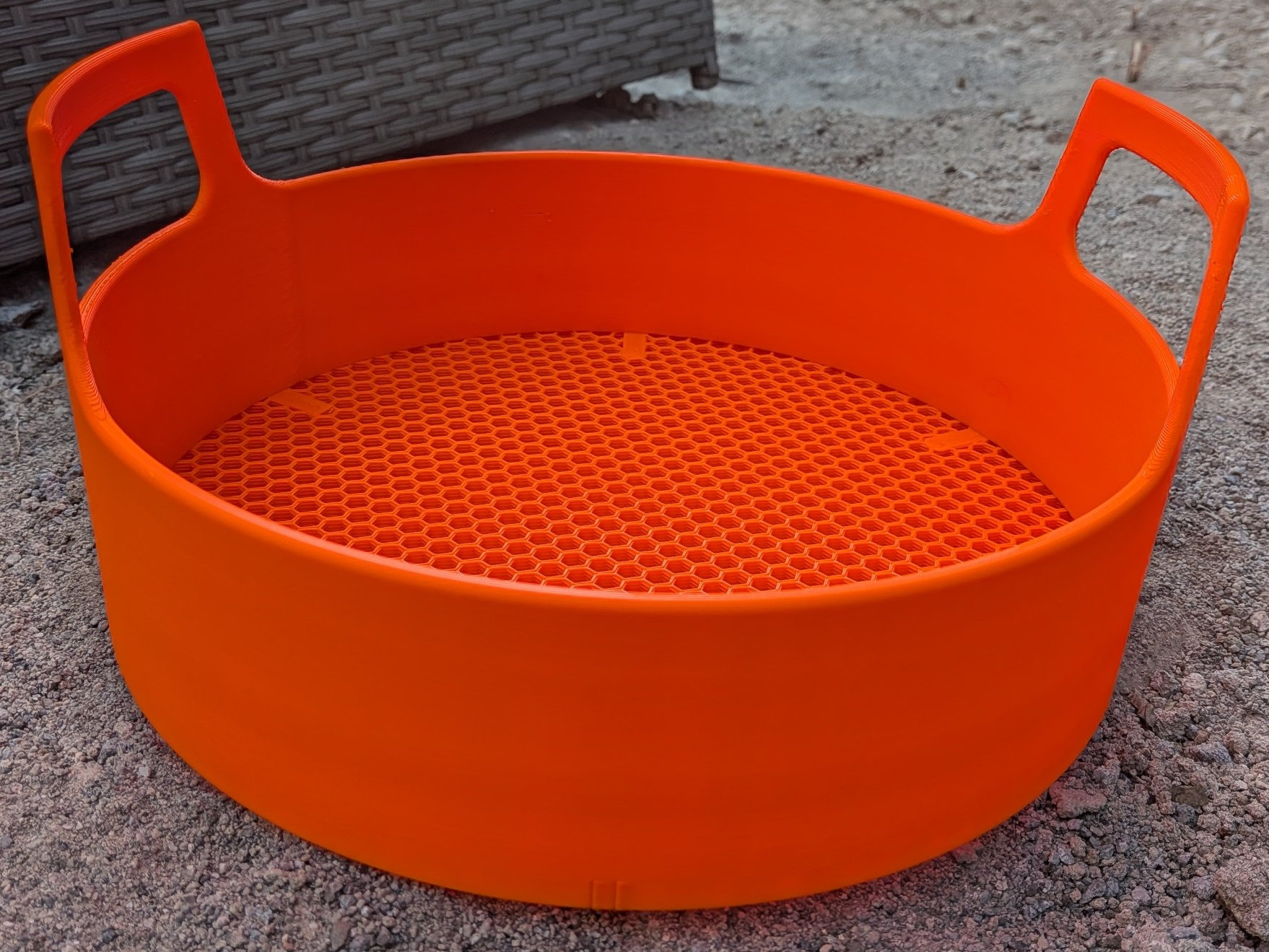 Heavy duty soil sieve